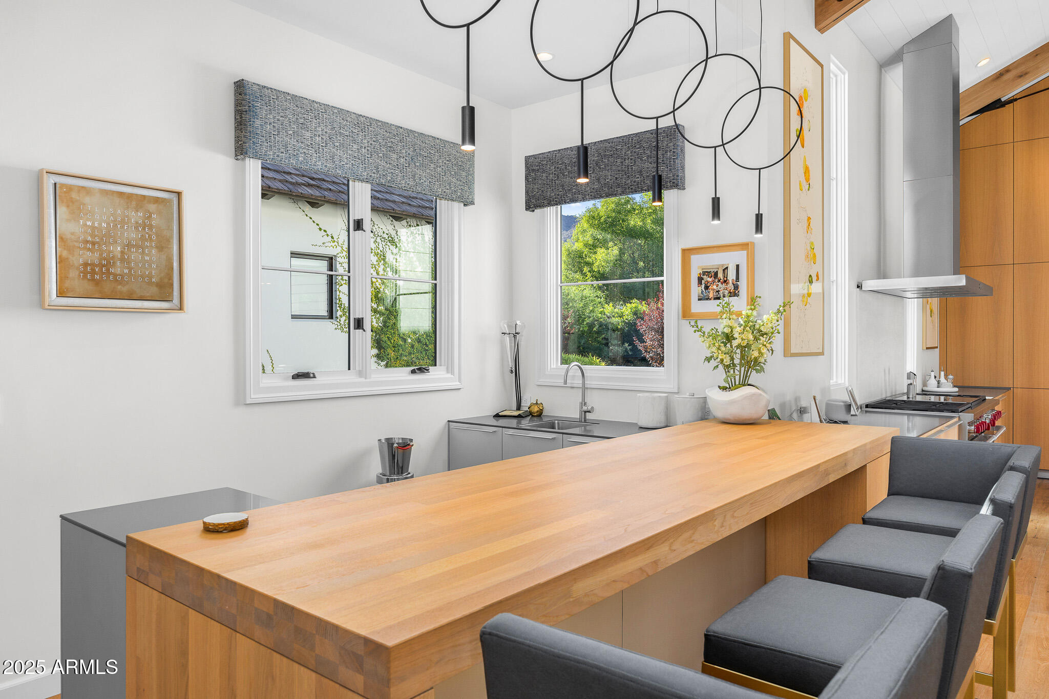 6235 E MONTECITO Avenue