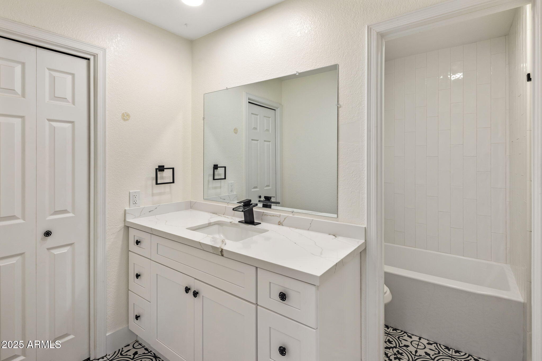 11248 E SUNNYSIDE Drive