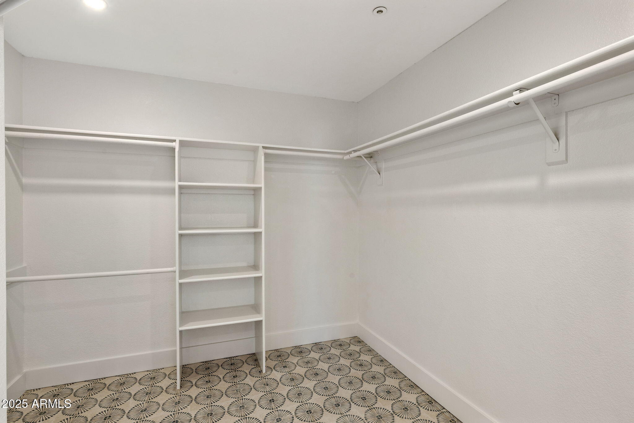 11248 E SUNNYSIDE Drive