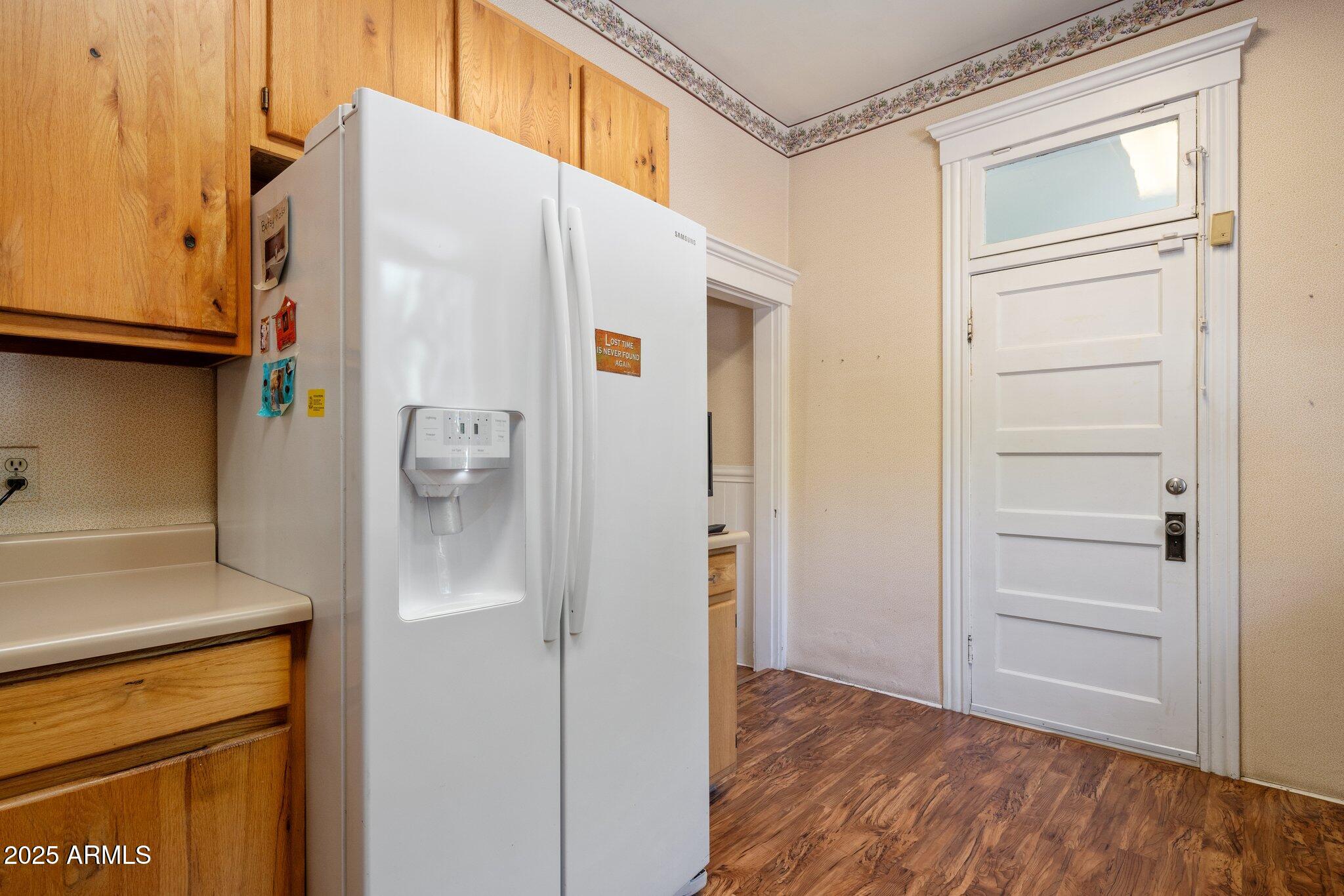 7252 N CENTRAL Avenue