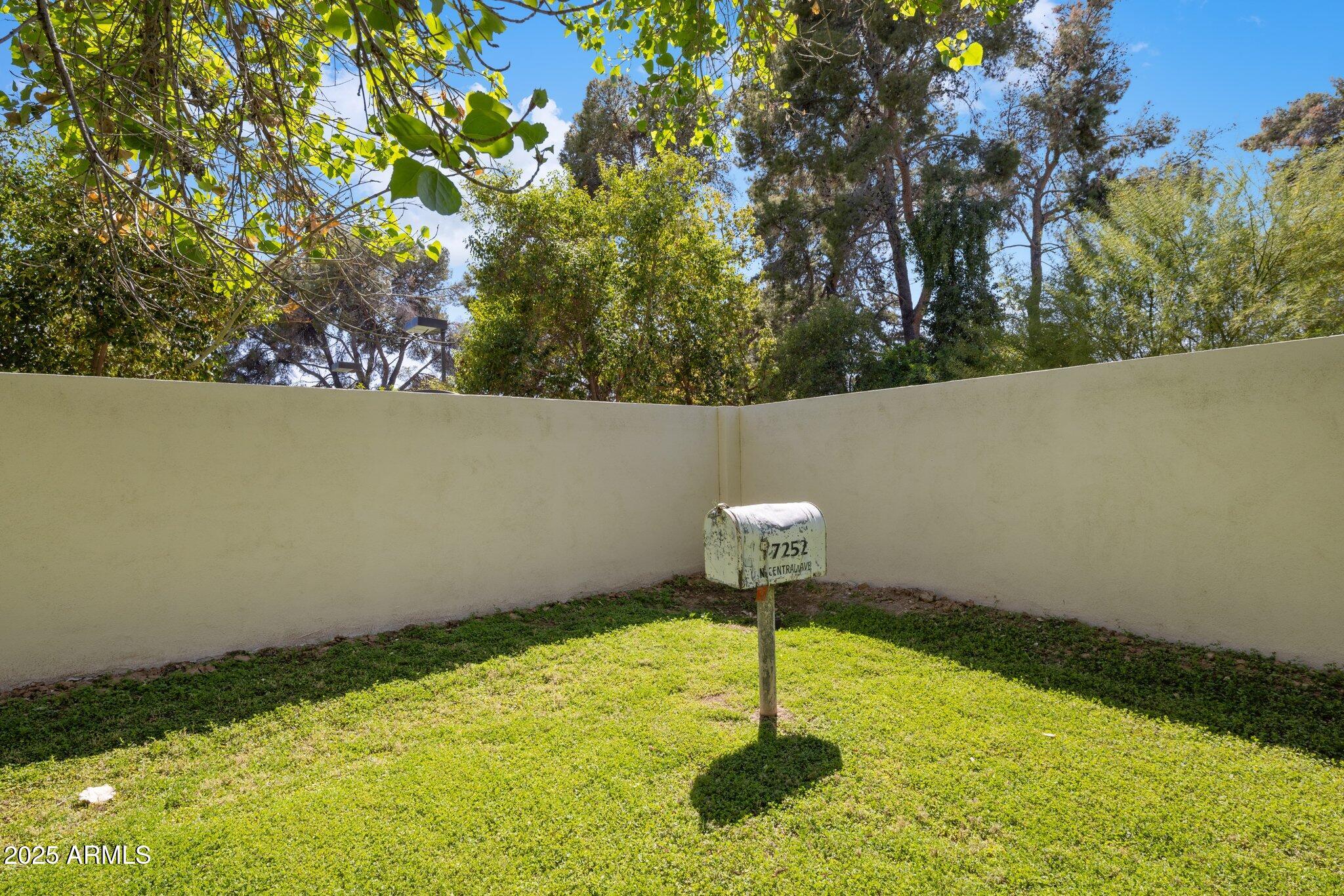 7252 N CENTRAL Avenue