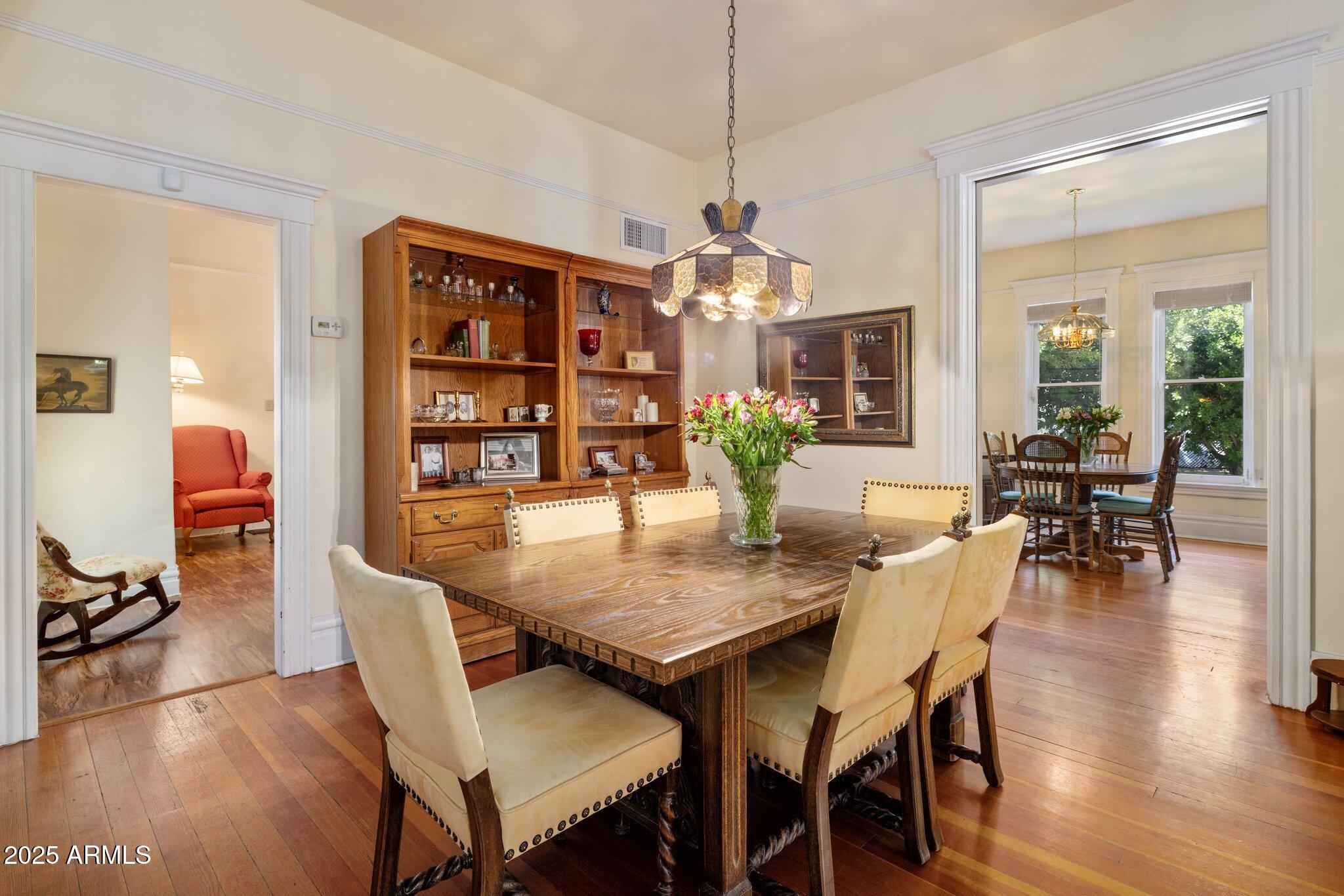 7252 N CENTRAL Avenue