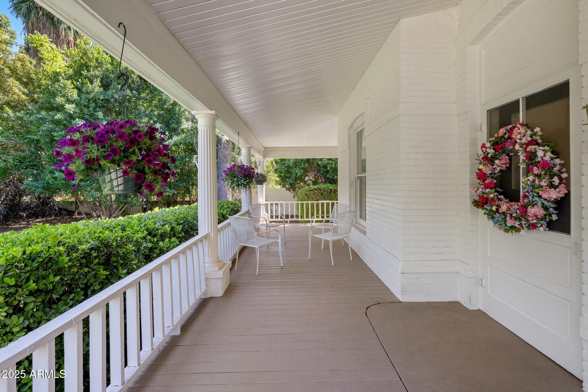 7252 N CENTRAL Avenue