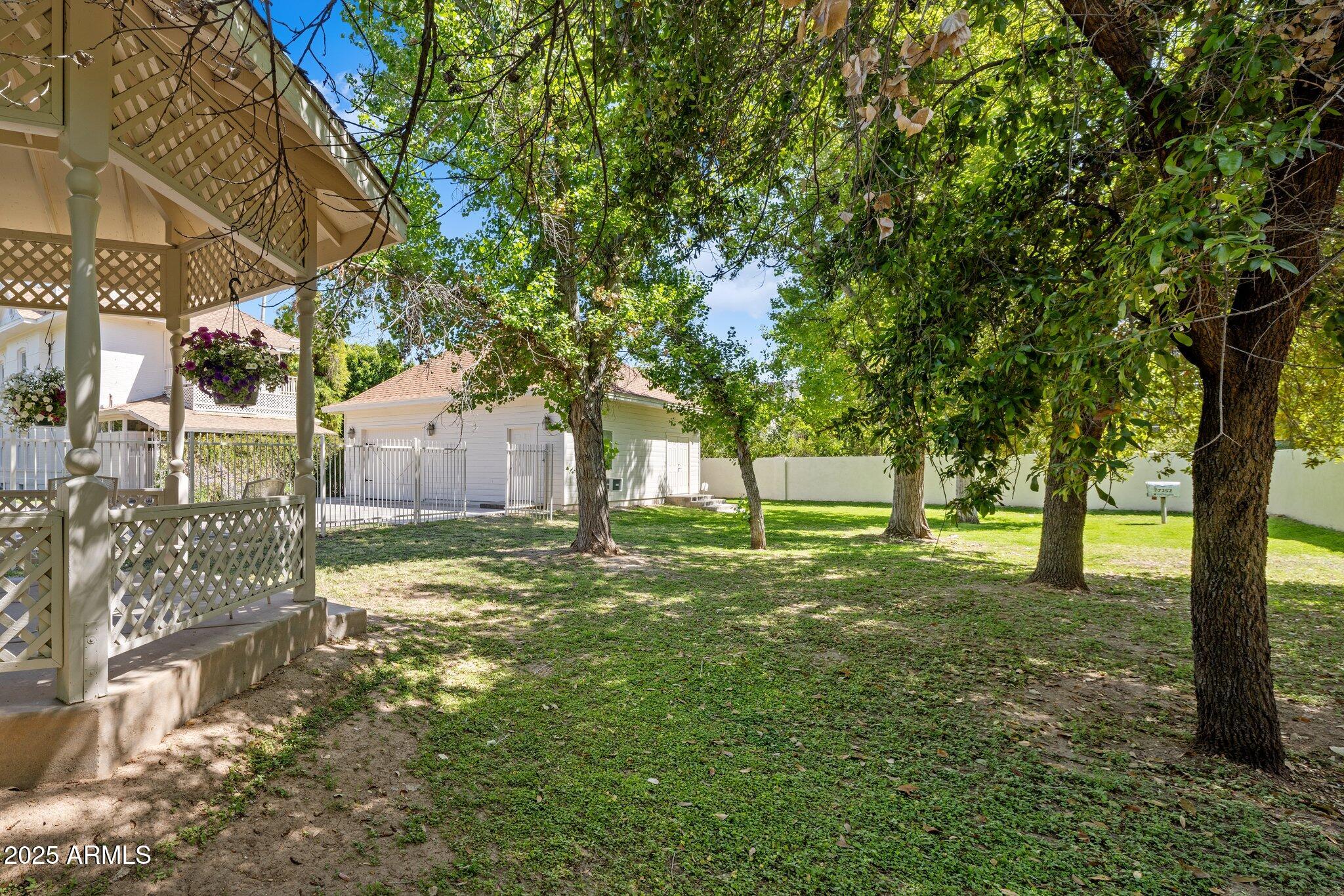 7252 N CENTRAL Avenue