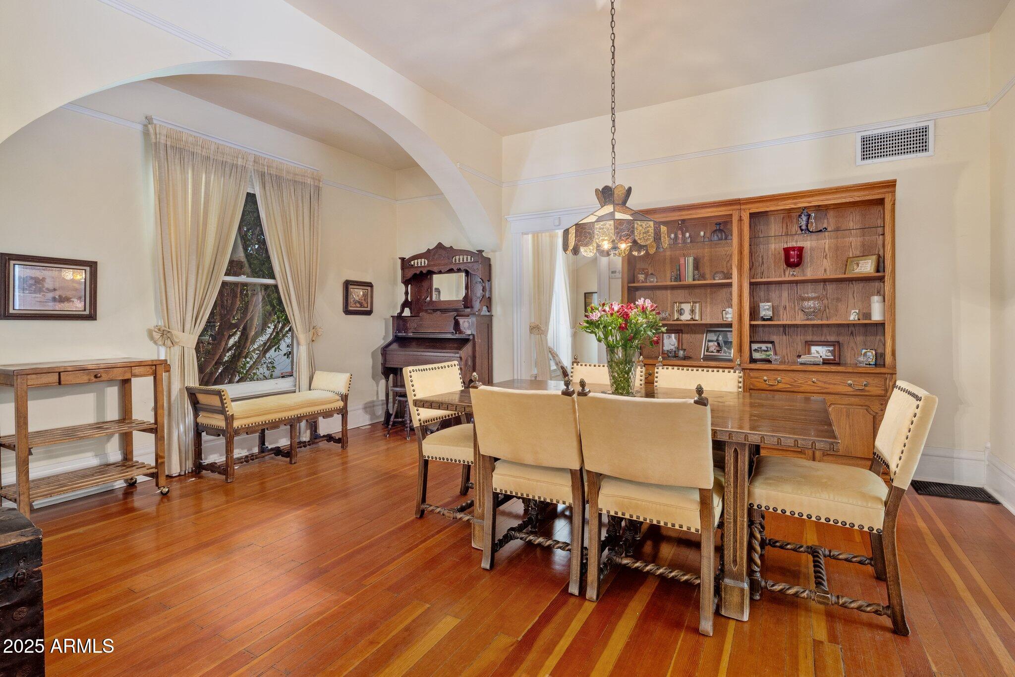 7252 N CENTRAL Avenue