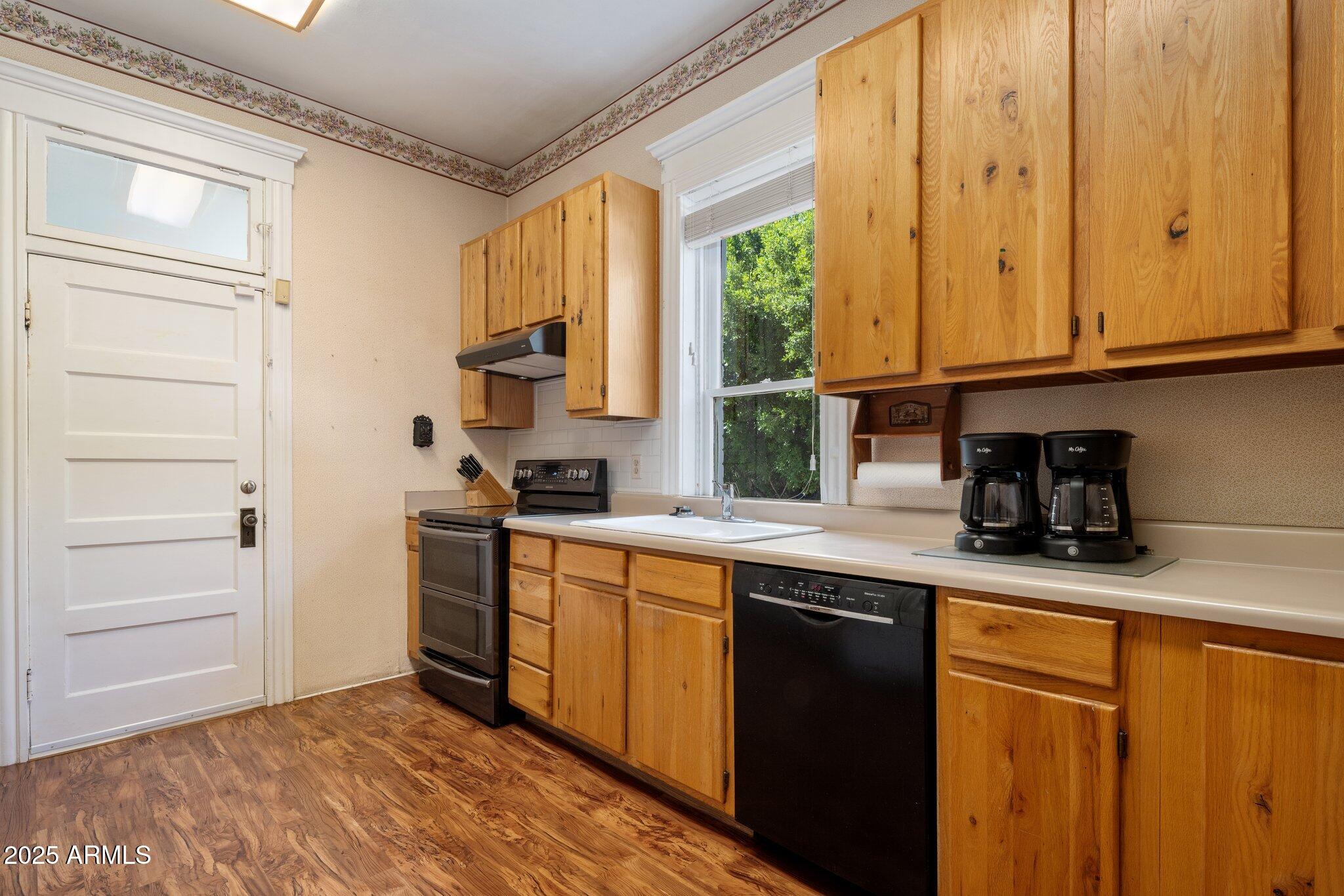 7252 N CENTRAL Avenue