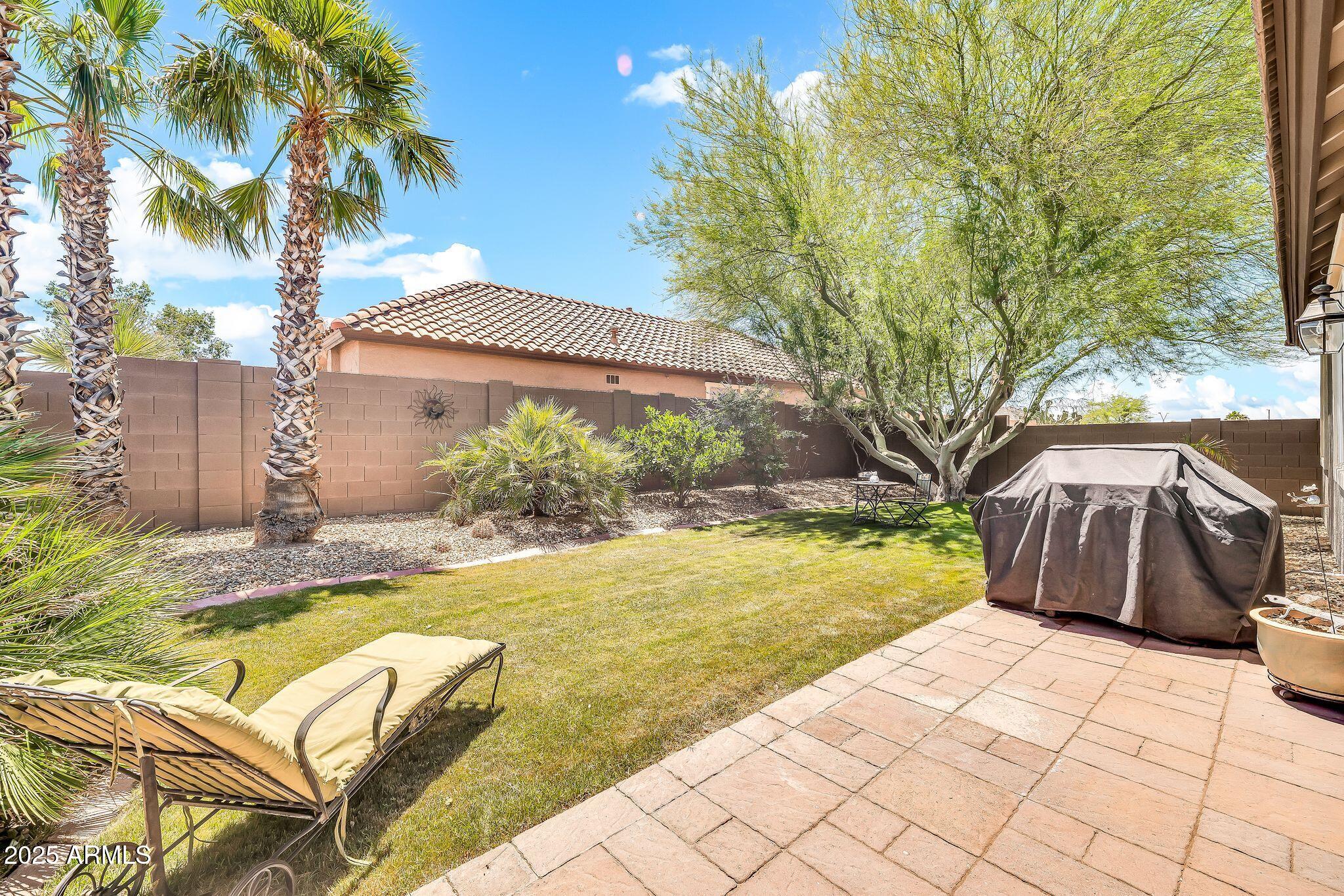 30285 W LEAH Drive