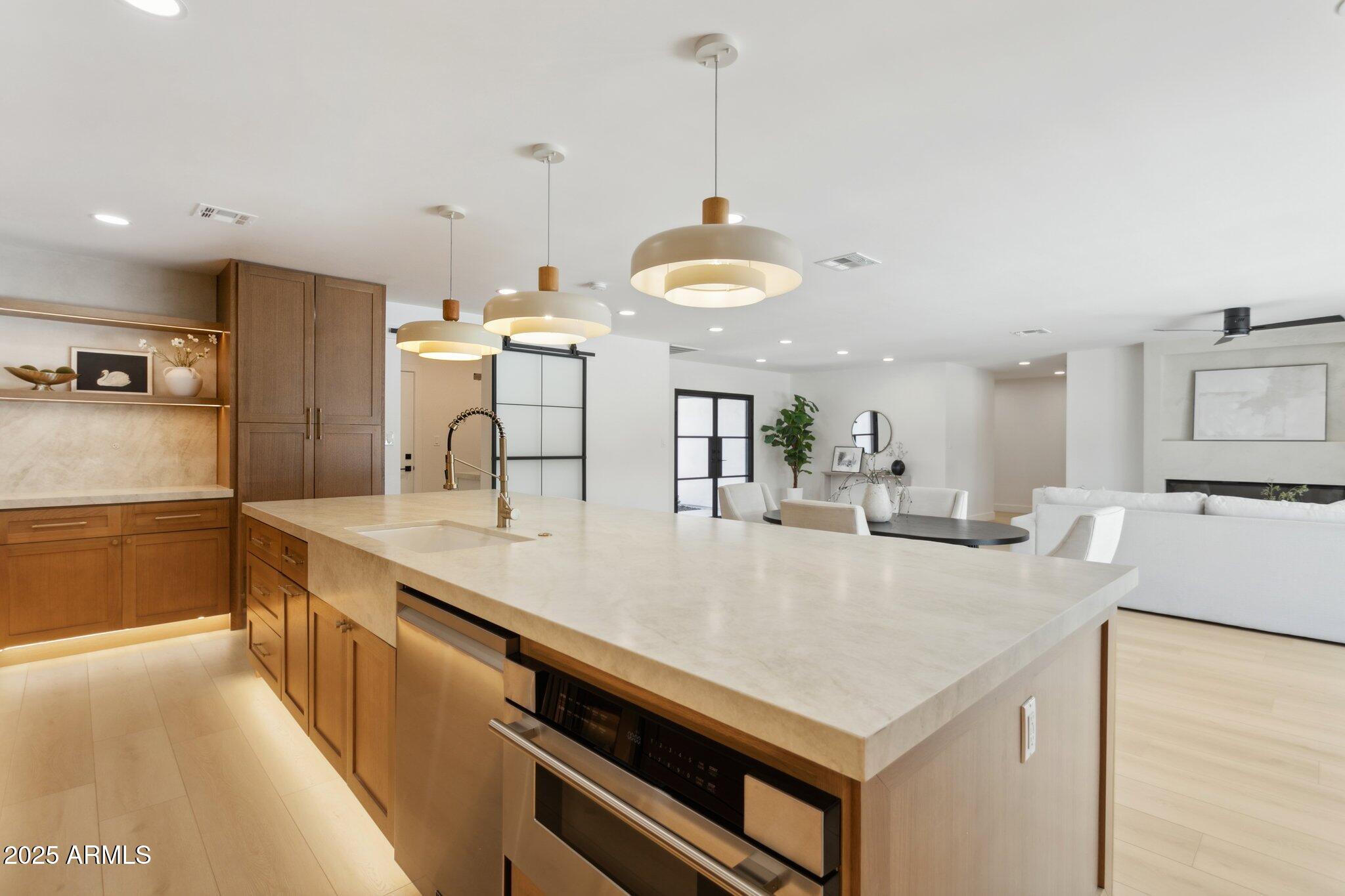 4815 E EVERETT Drive