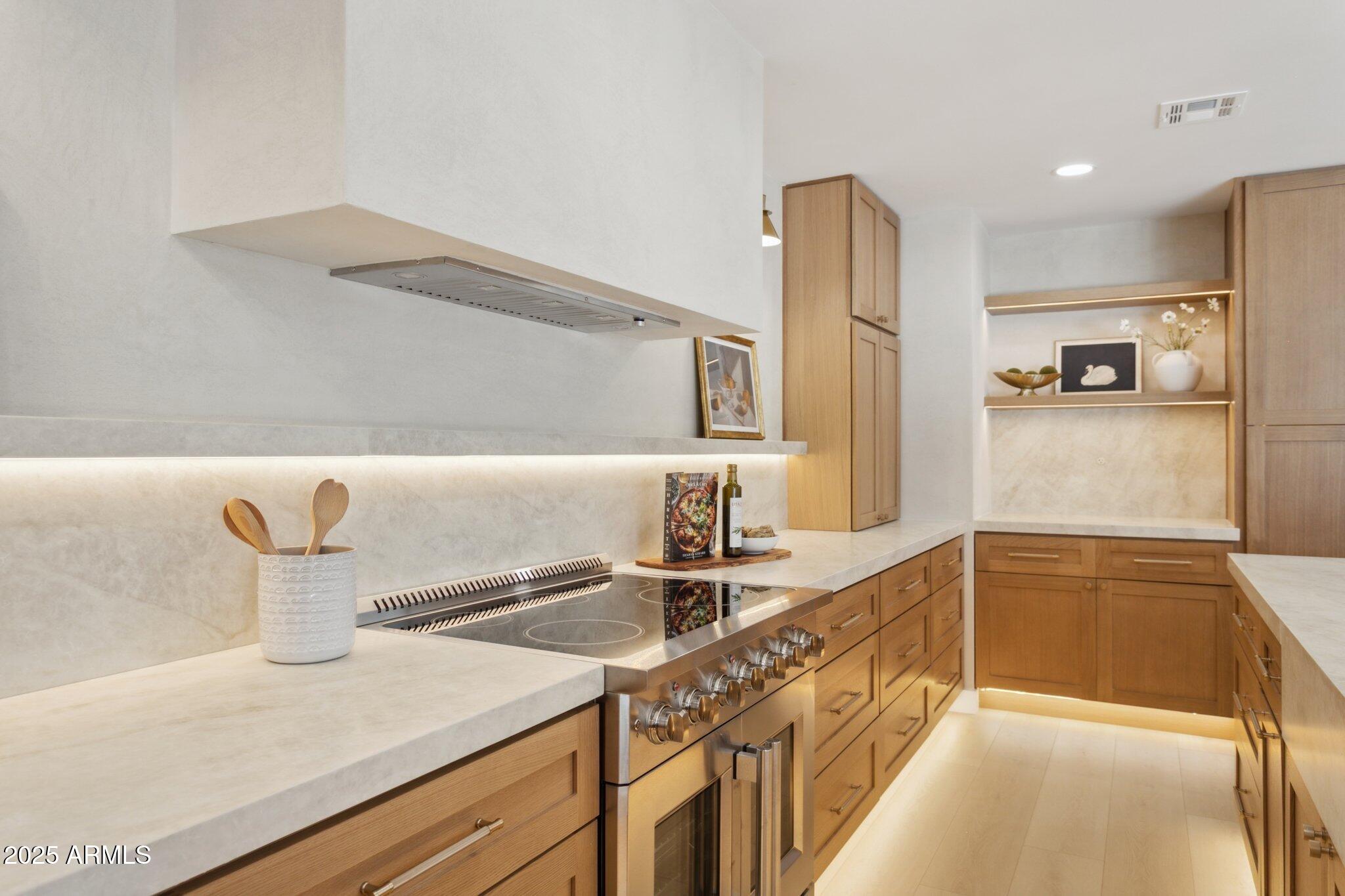 4815 E EVERETT Drive