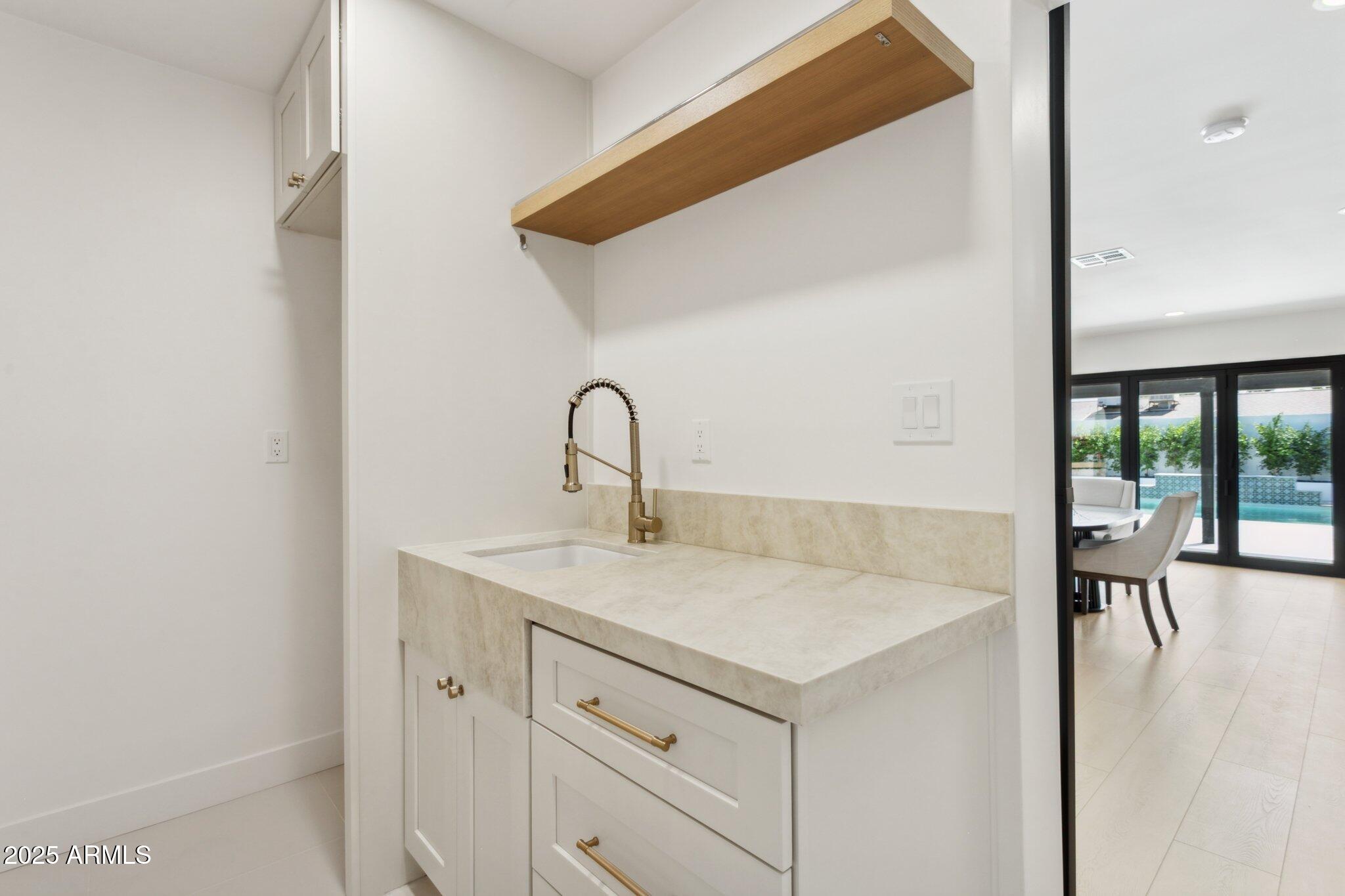 4815 E EVERETT Drive