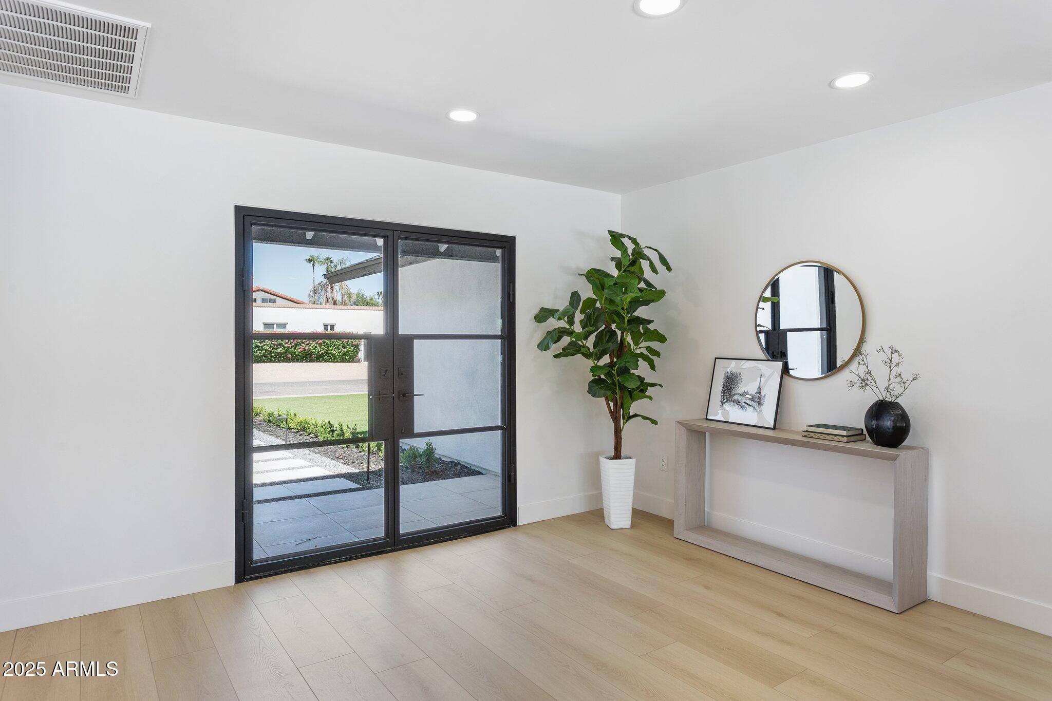 4815 E EVERETT Drive