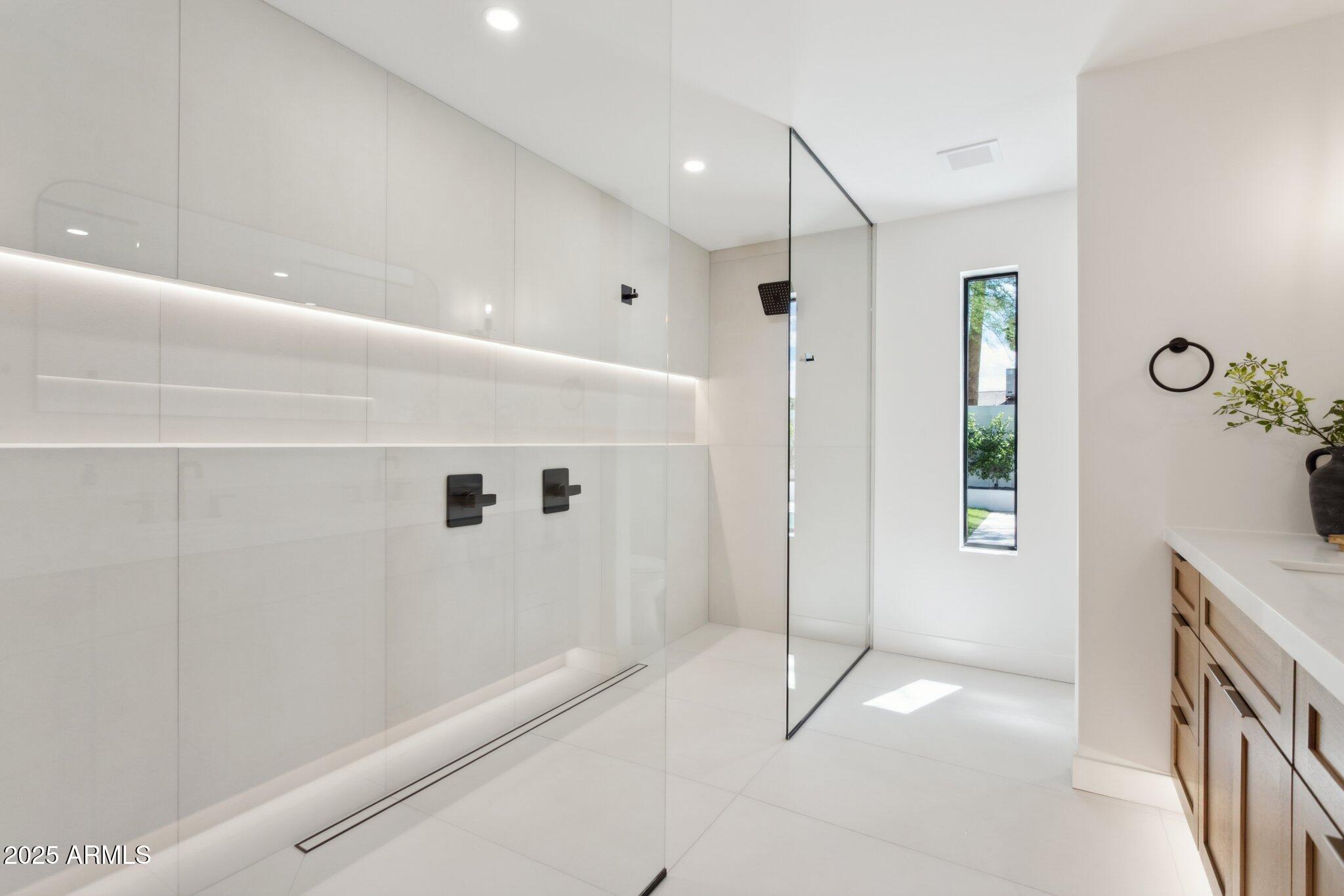 4815 E EVERETT Drive