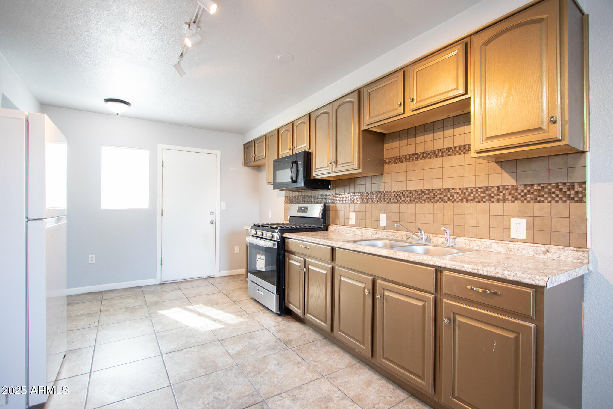 2646 E WILLETTA Street