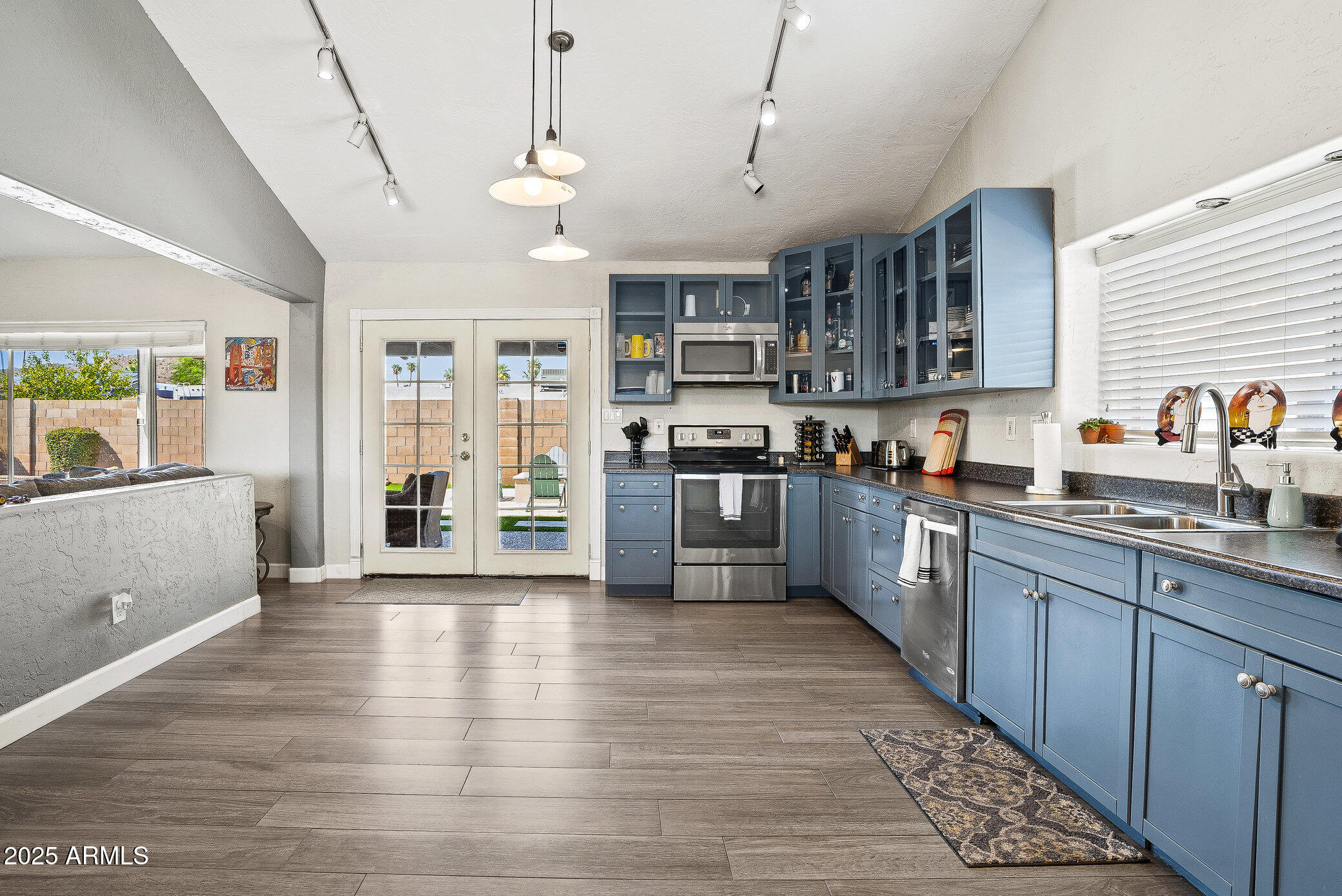 2960 E LARKSPUR Drive