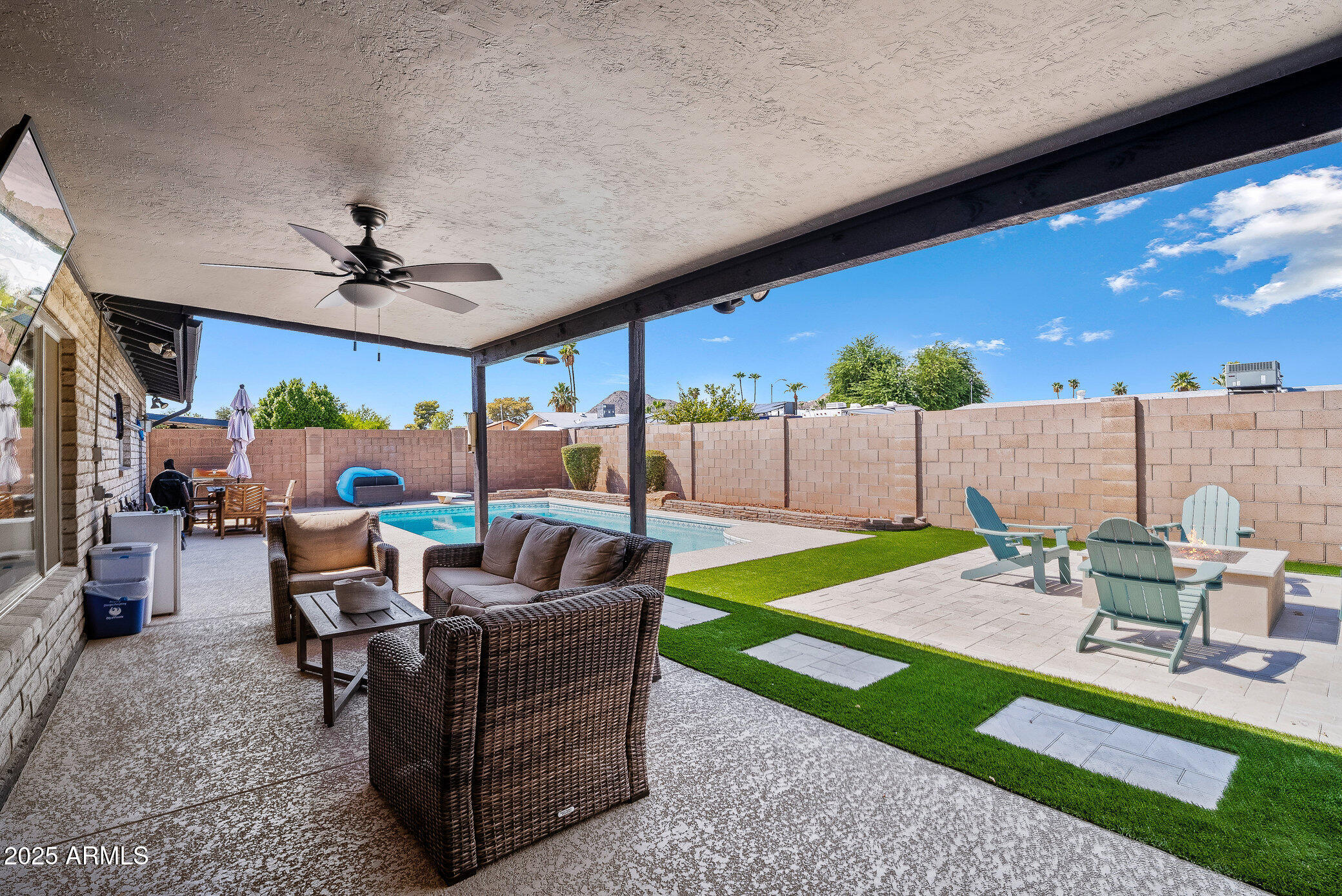 2960 E LARKSPUR Drive