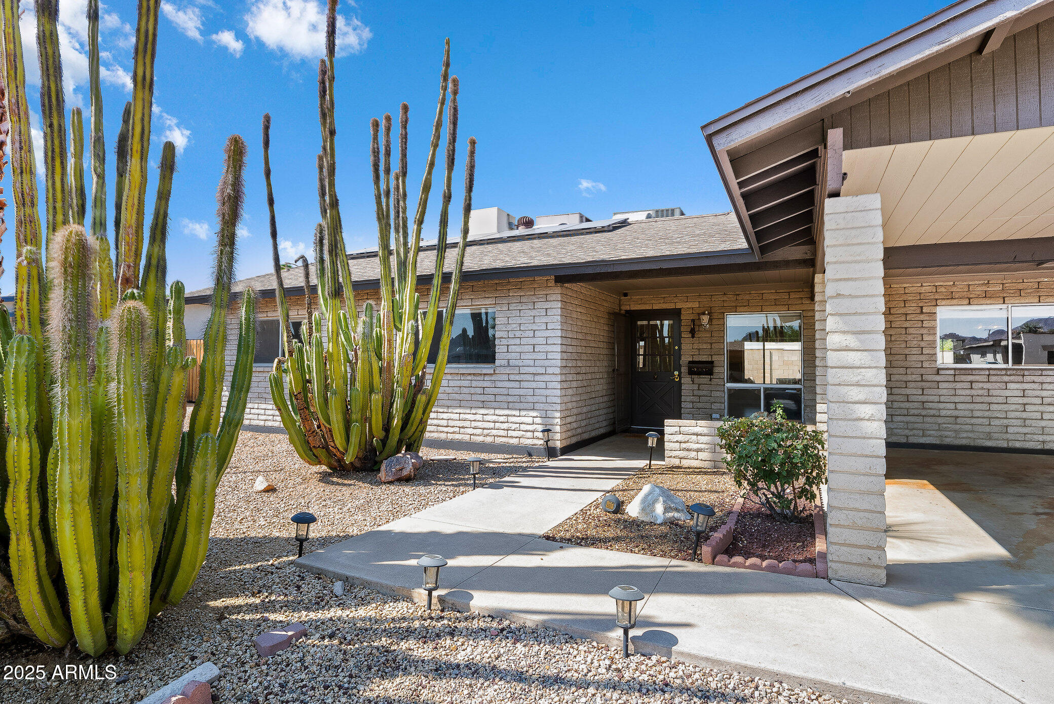 2960 E LARKSPUR Drive