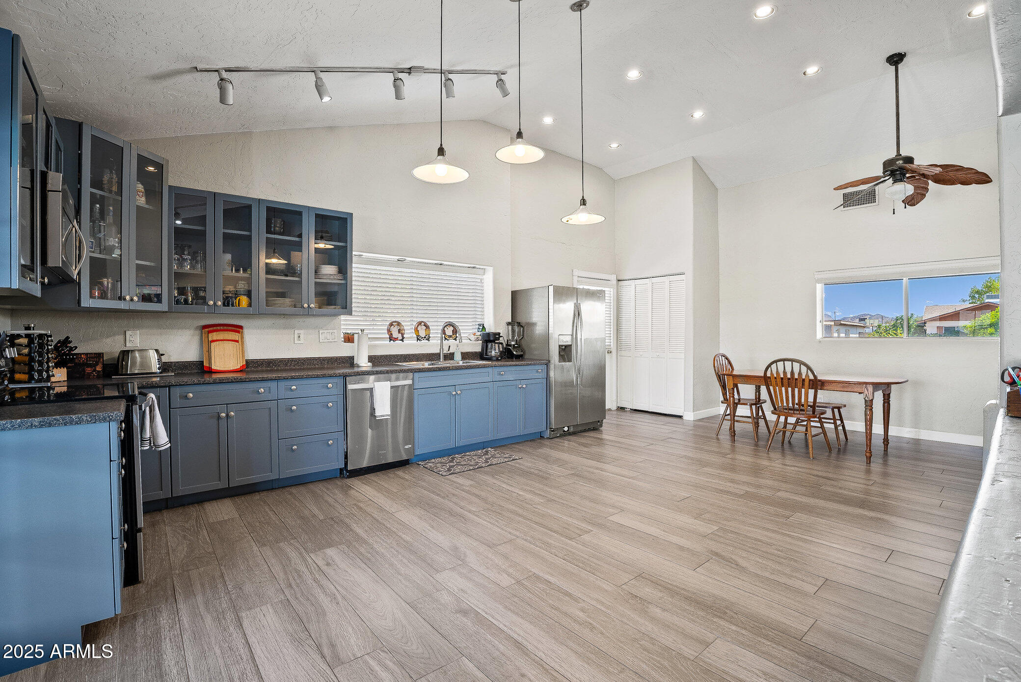 2960 E LARKSPUR Drive