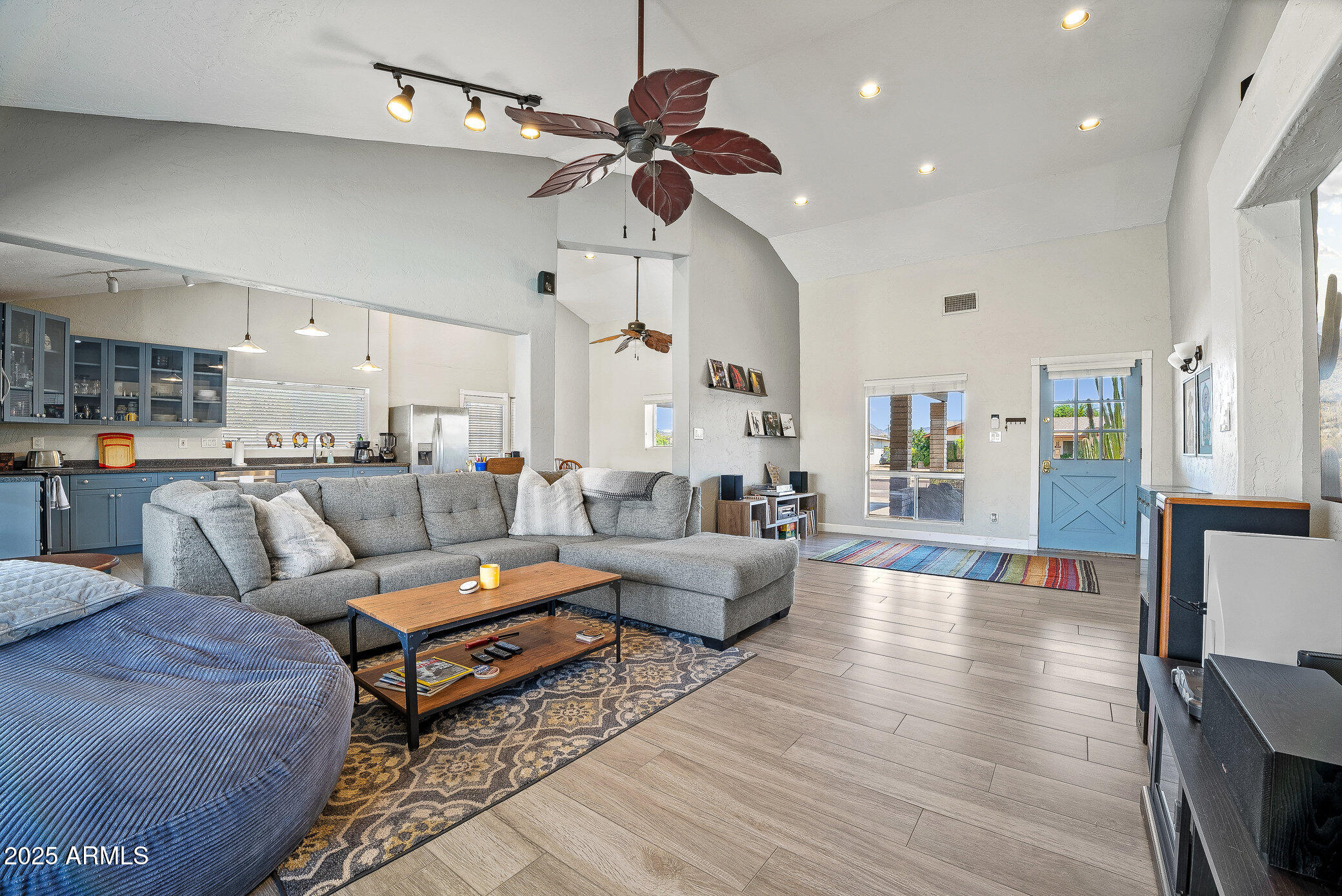 2960 E LARKSPUR Drive