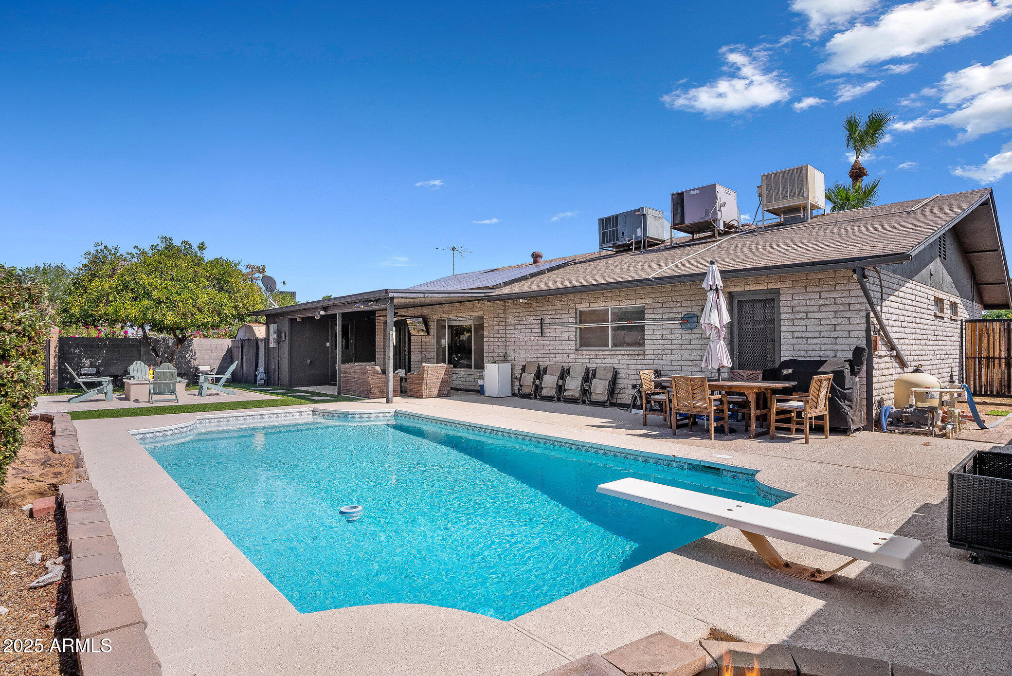 2960 E LARKSPUR Drive