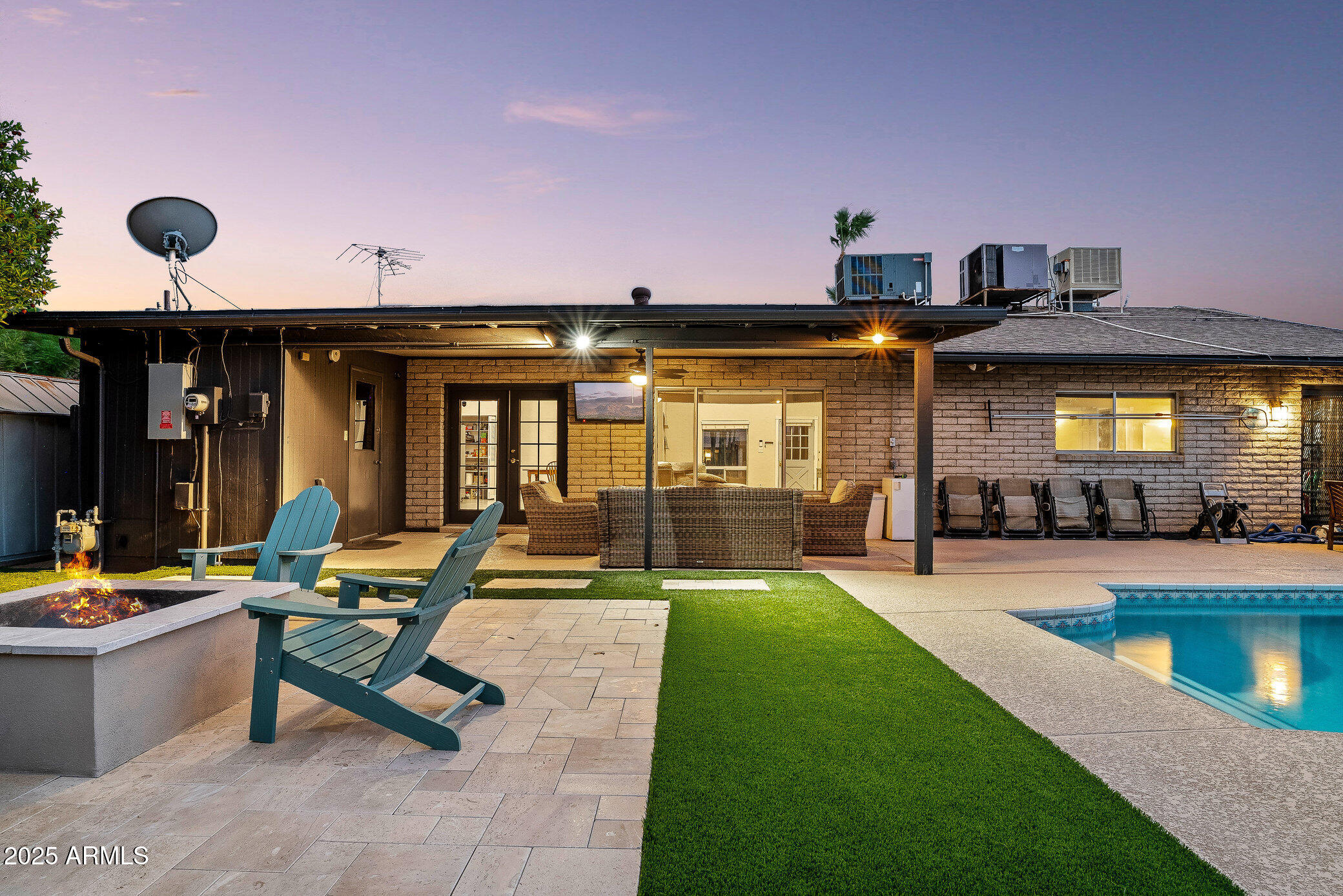 2960 E LARKSPUR Drive