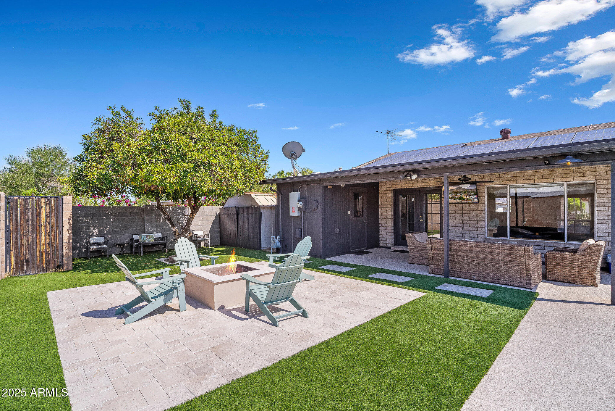 2960 E LARKSPUR Drive