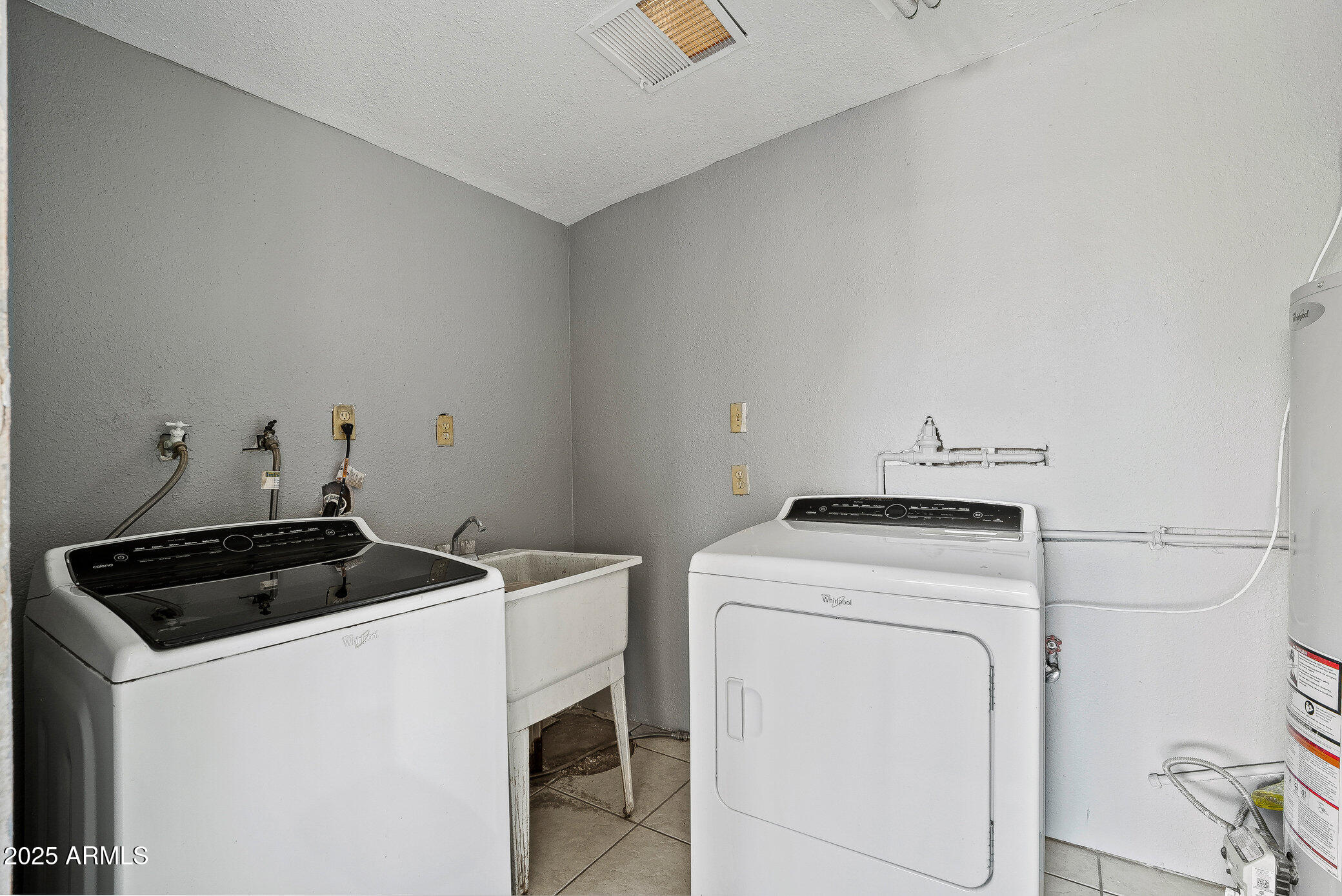 2960 E LARKSPUR Drive