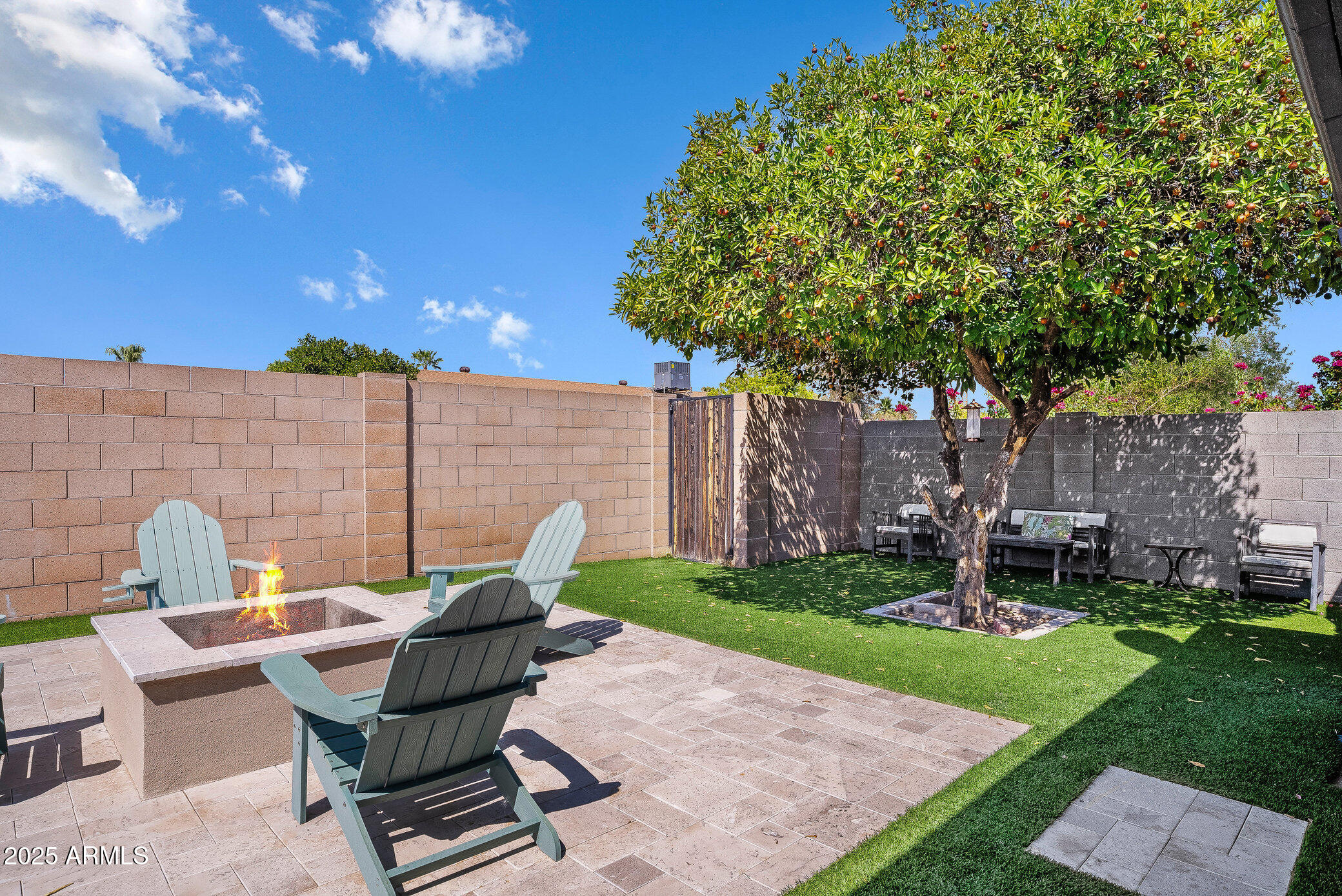 2960 E LARKSPUR Drive