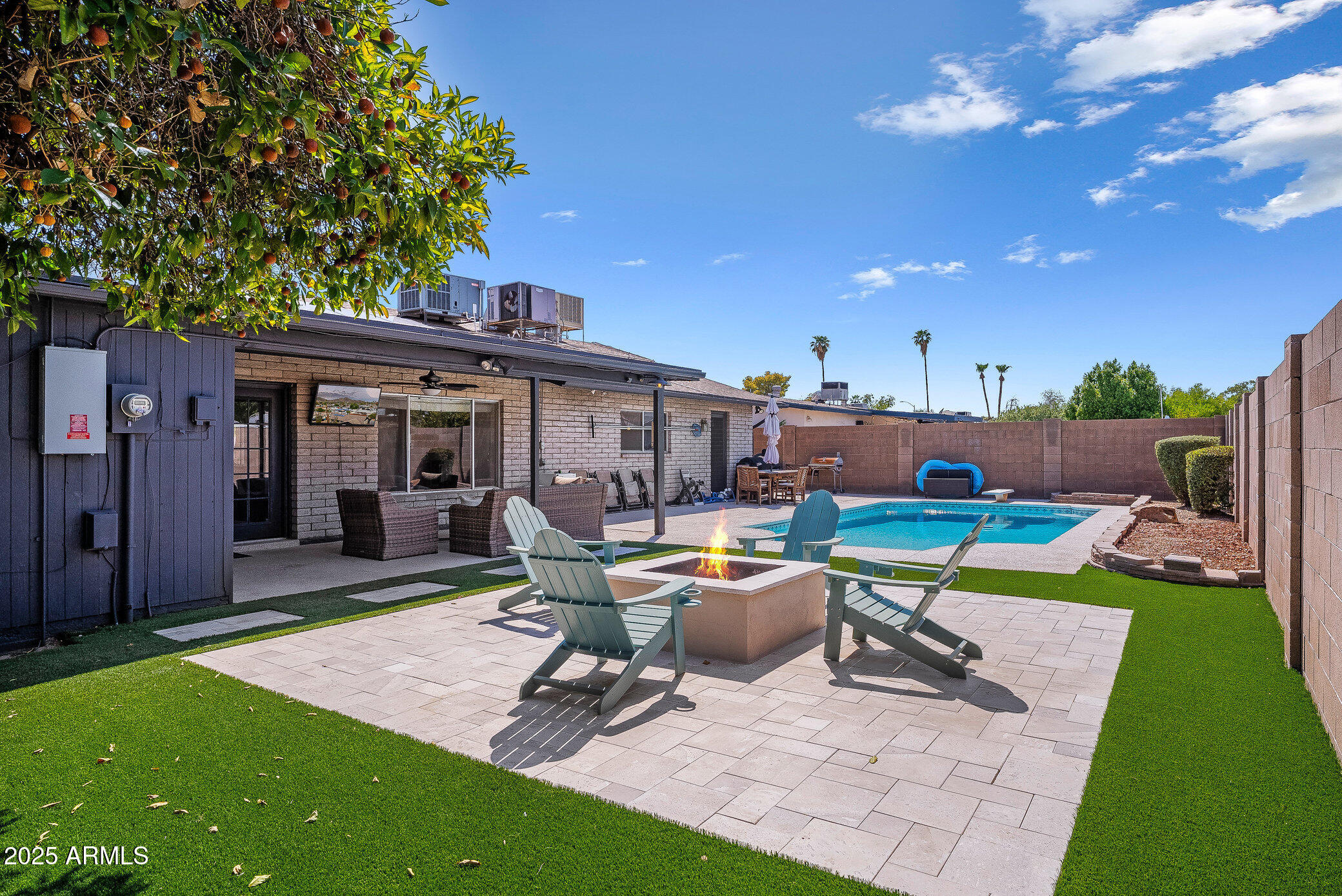 2960 E LARKSPUR Drive