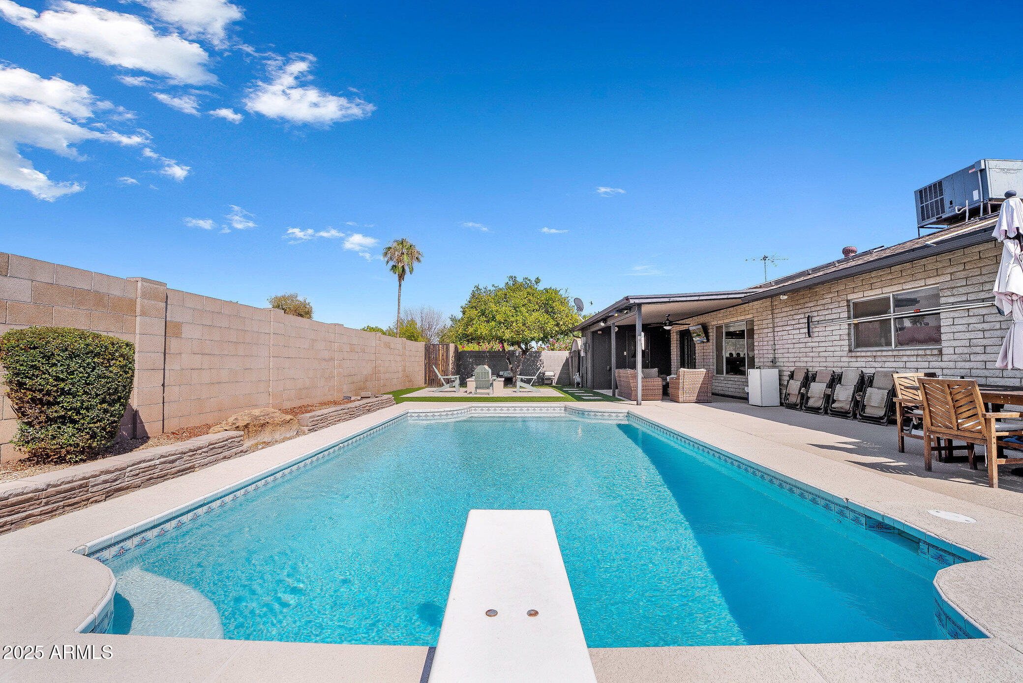 2960 E LARKSPUR Drive