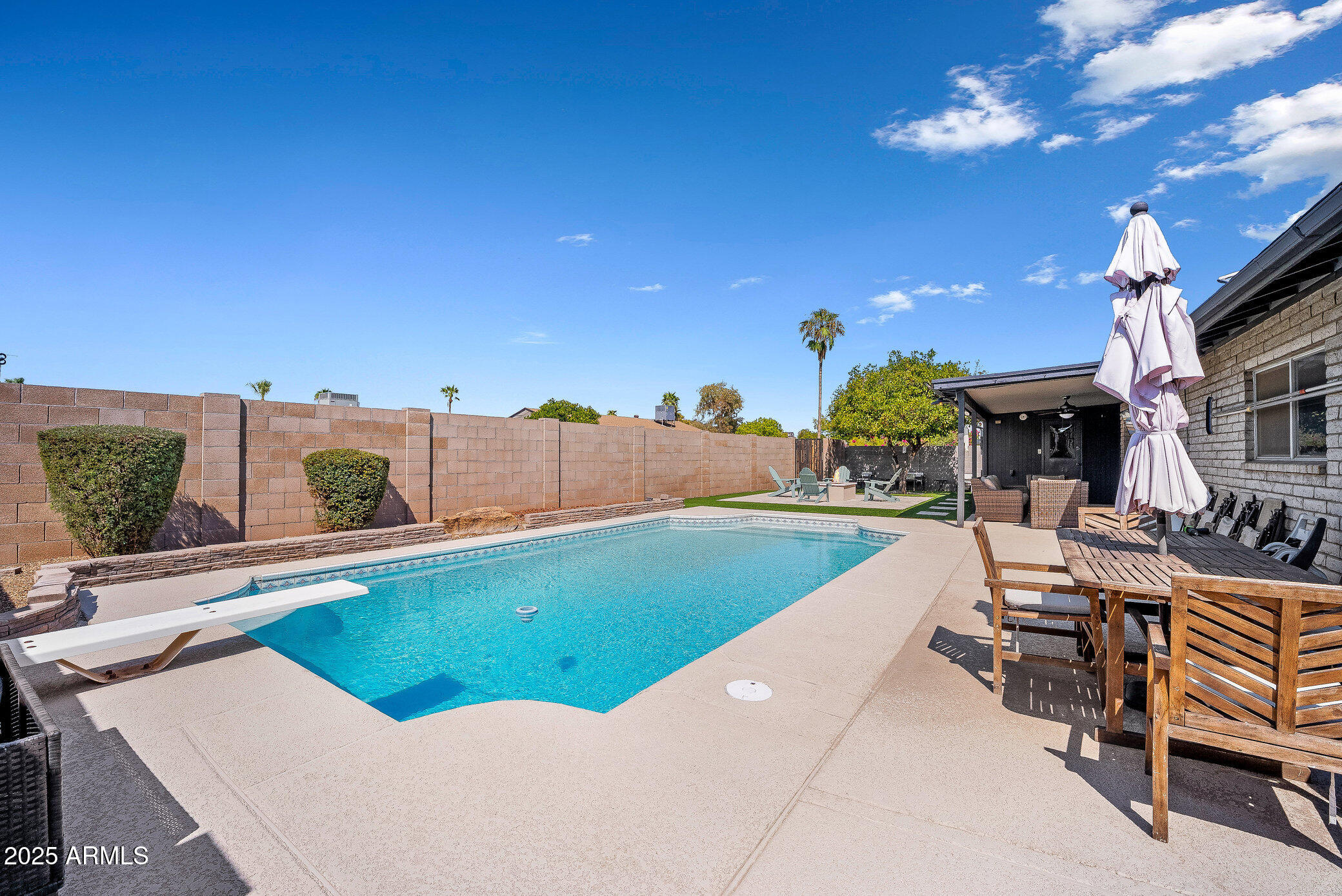 2960 E LARKSPUR Drive