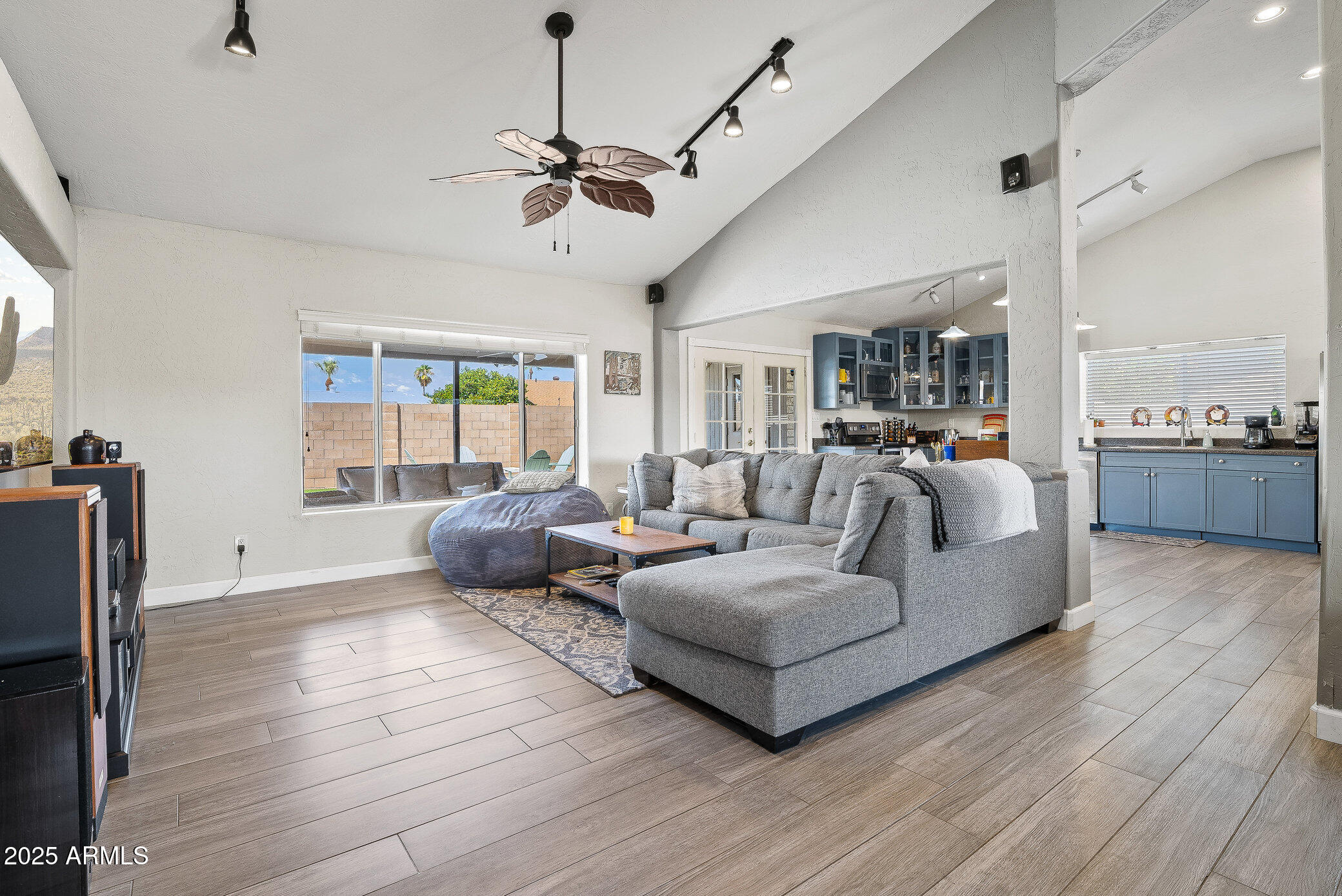 2960 E LARKSPUR Drive