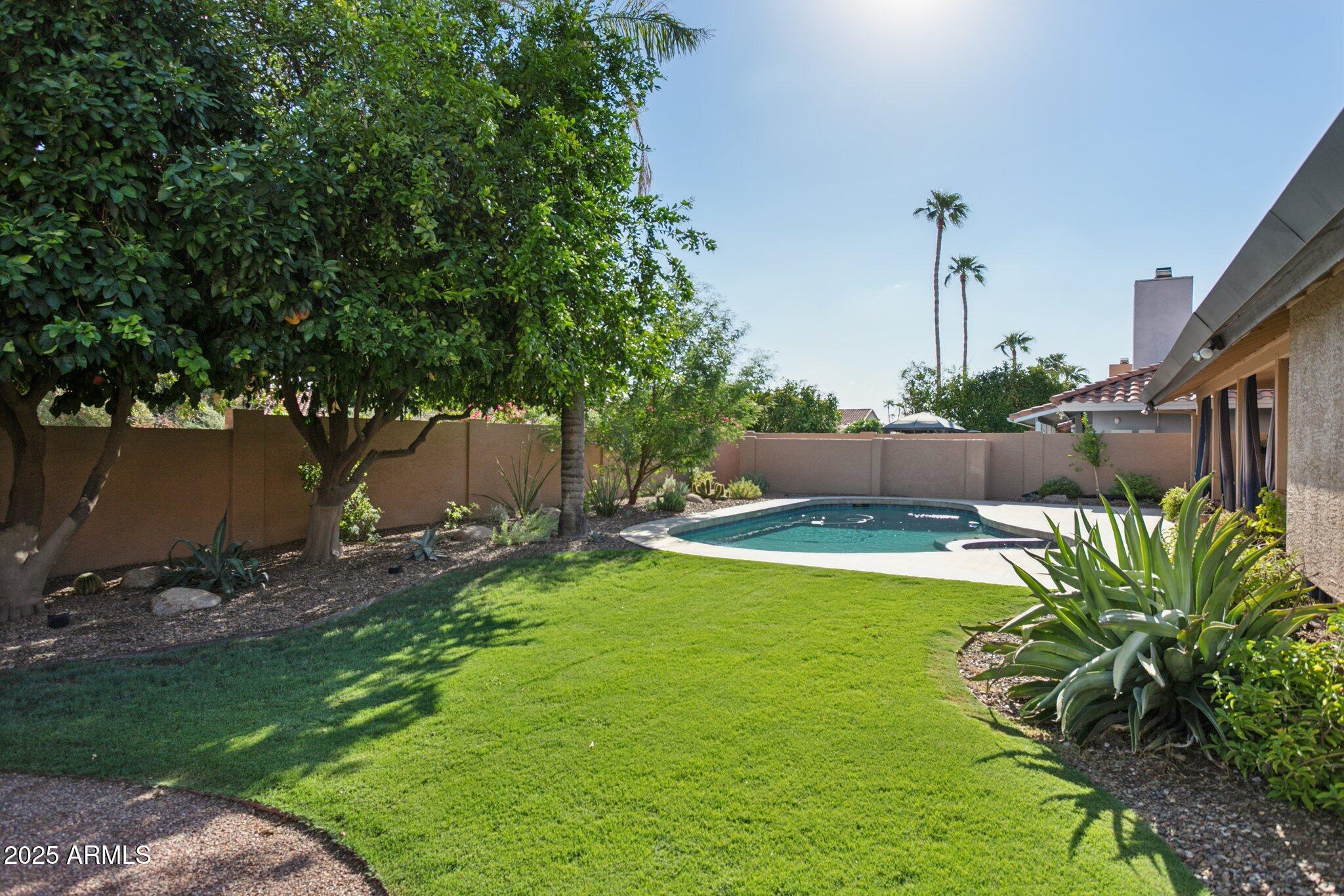 5903 E PARADISE Lane