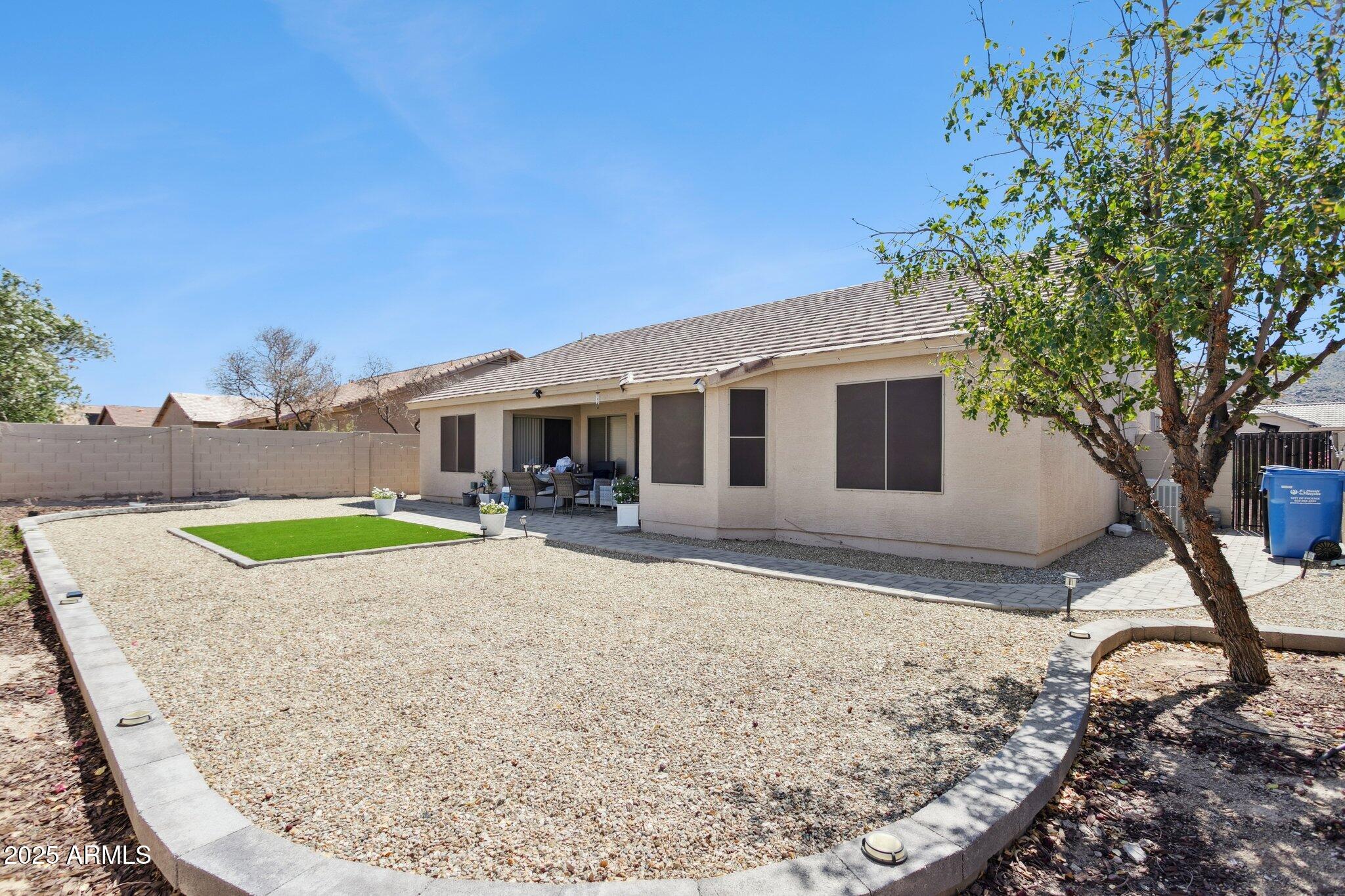1648 E DESERT Lane