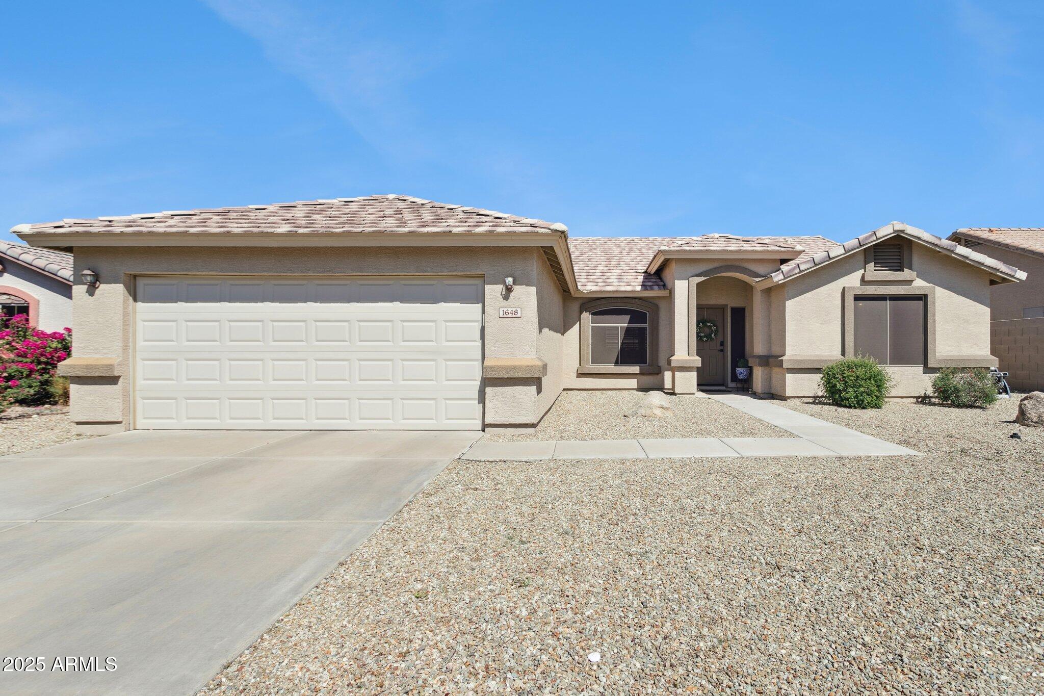1648 E DESERT Lane