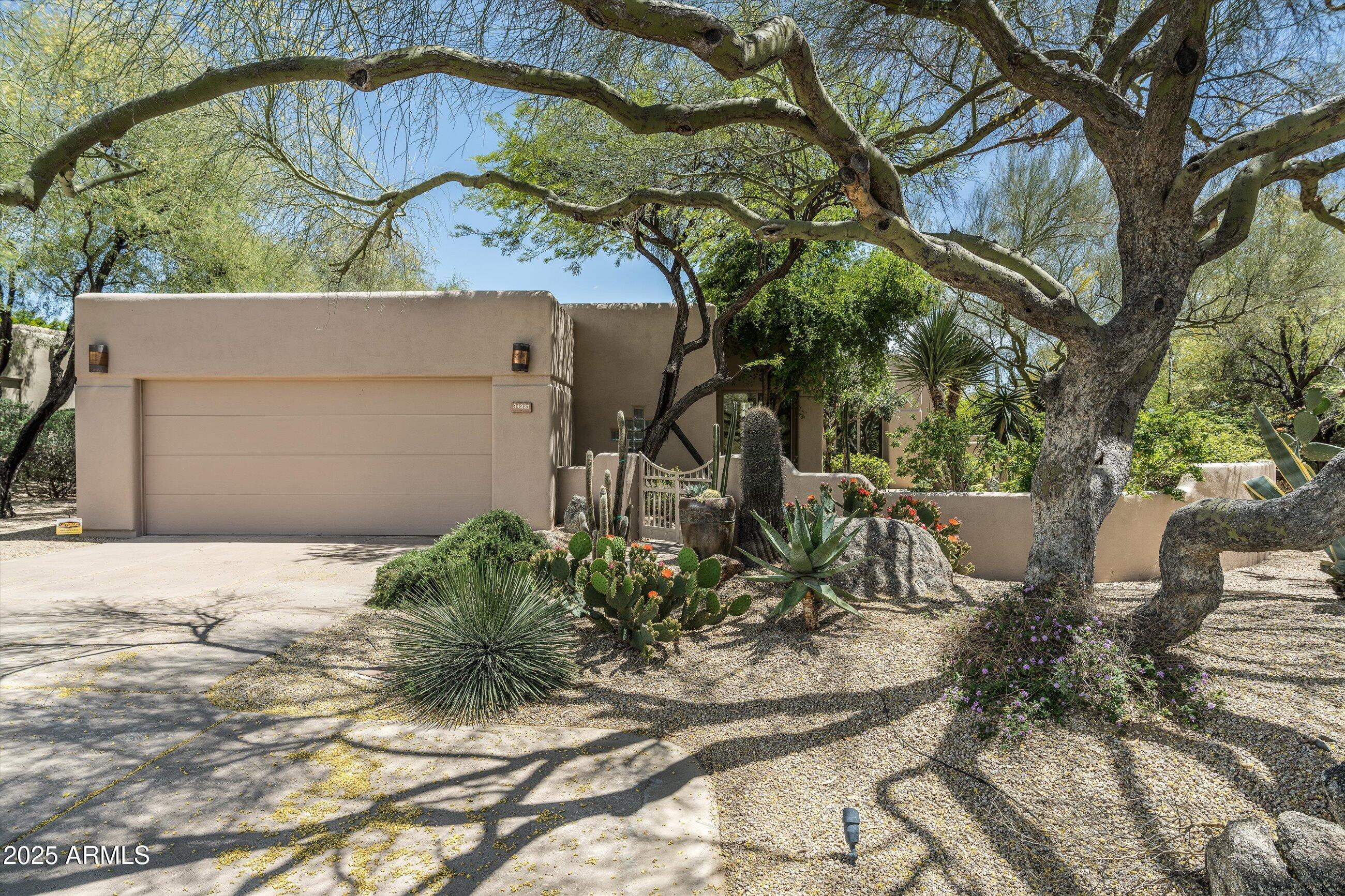 34221 N BOULDERS Parkway