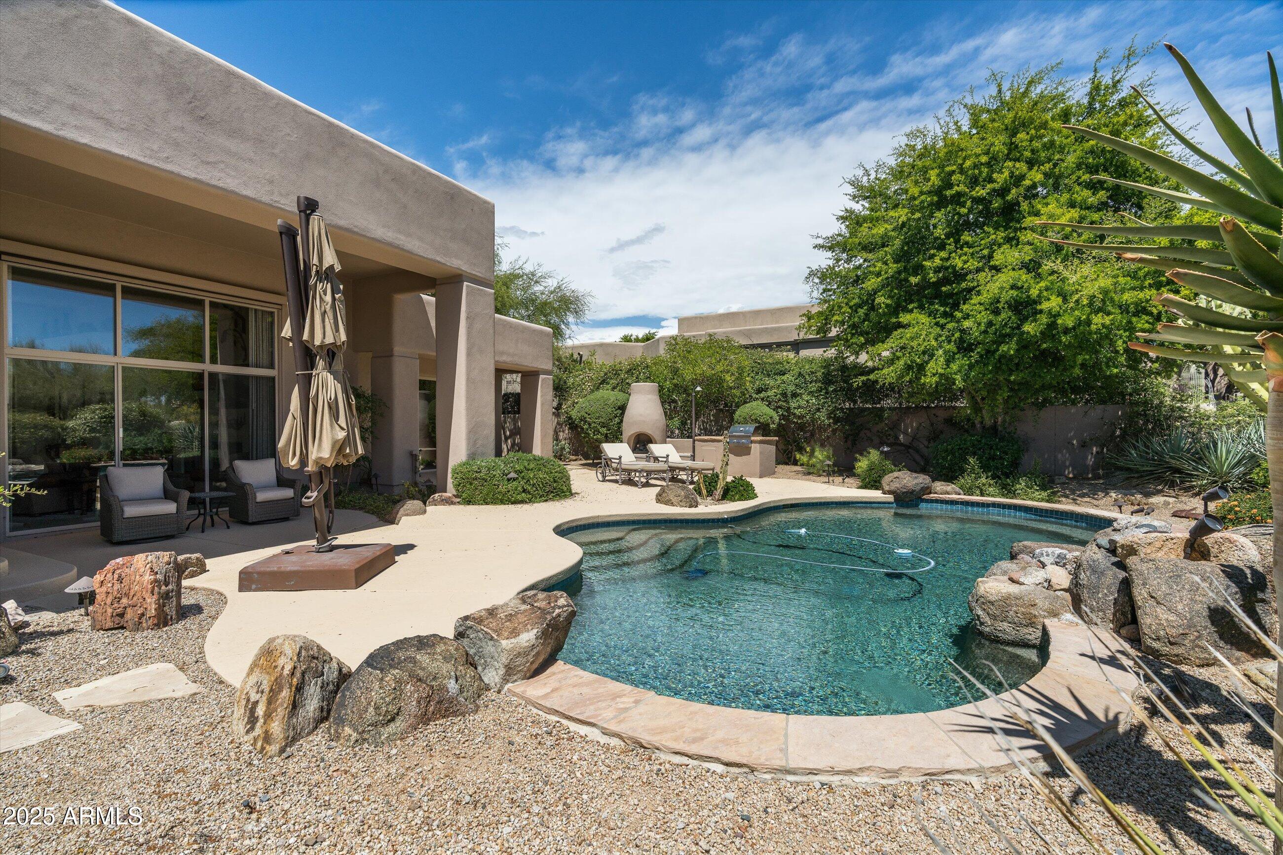 34221 N BOULDERS Parkway