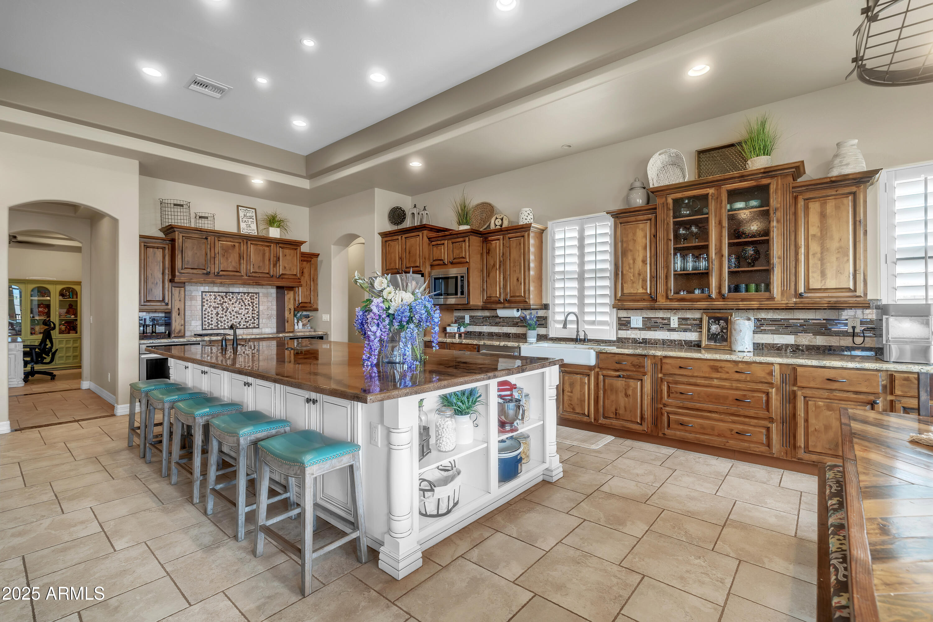 810 W HIDDEN VALLEY Drive