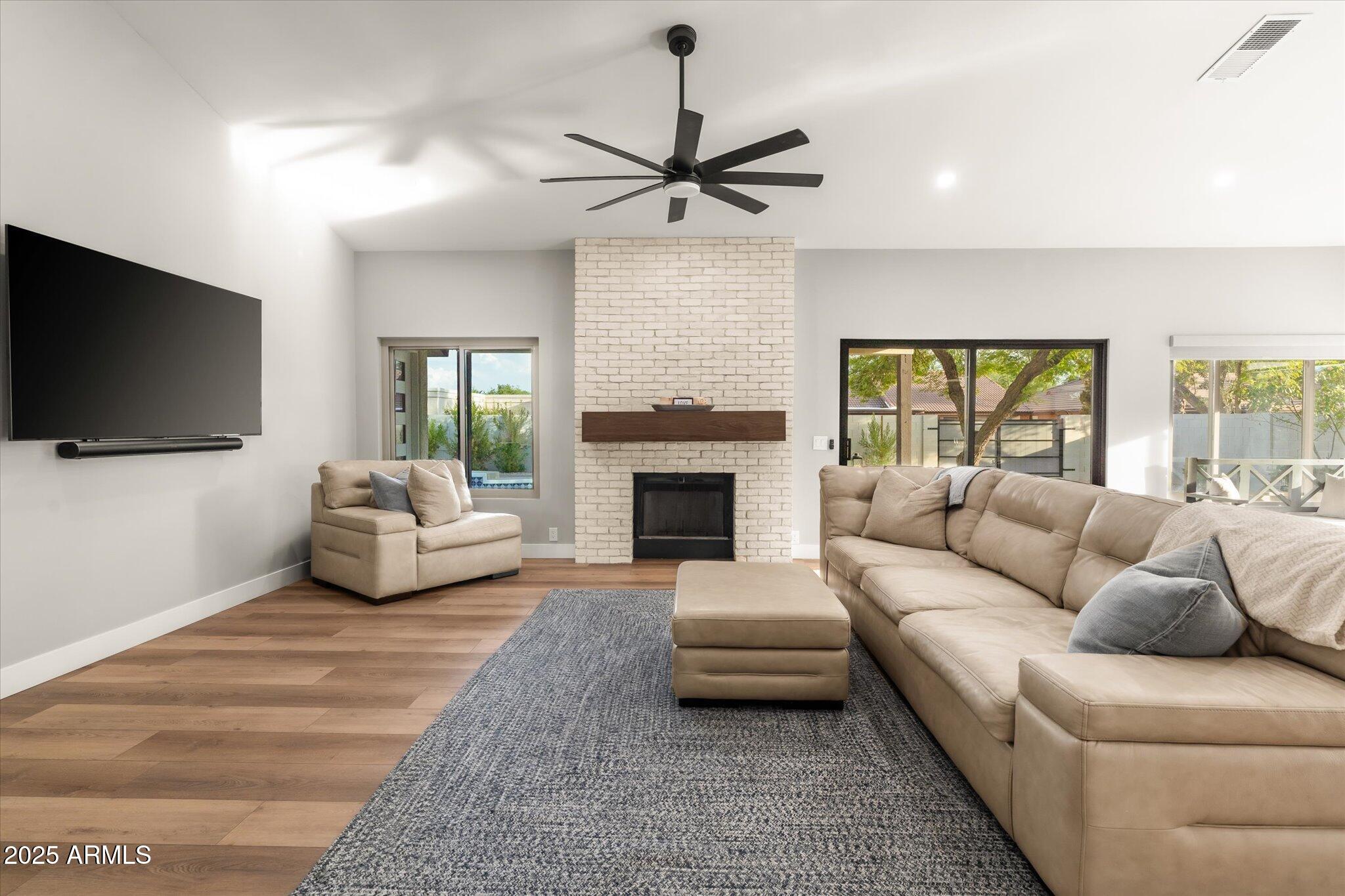 411 W CHILTON Street