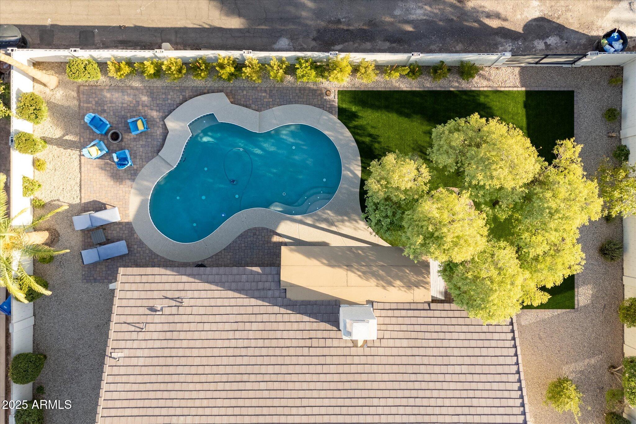 411 W CHILTON Street