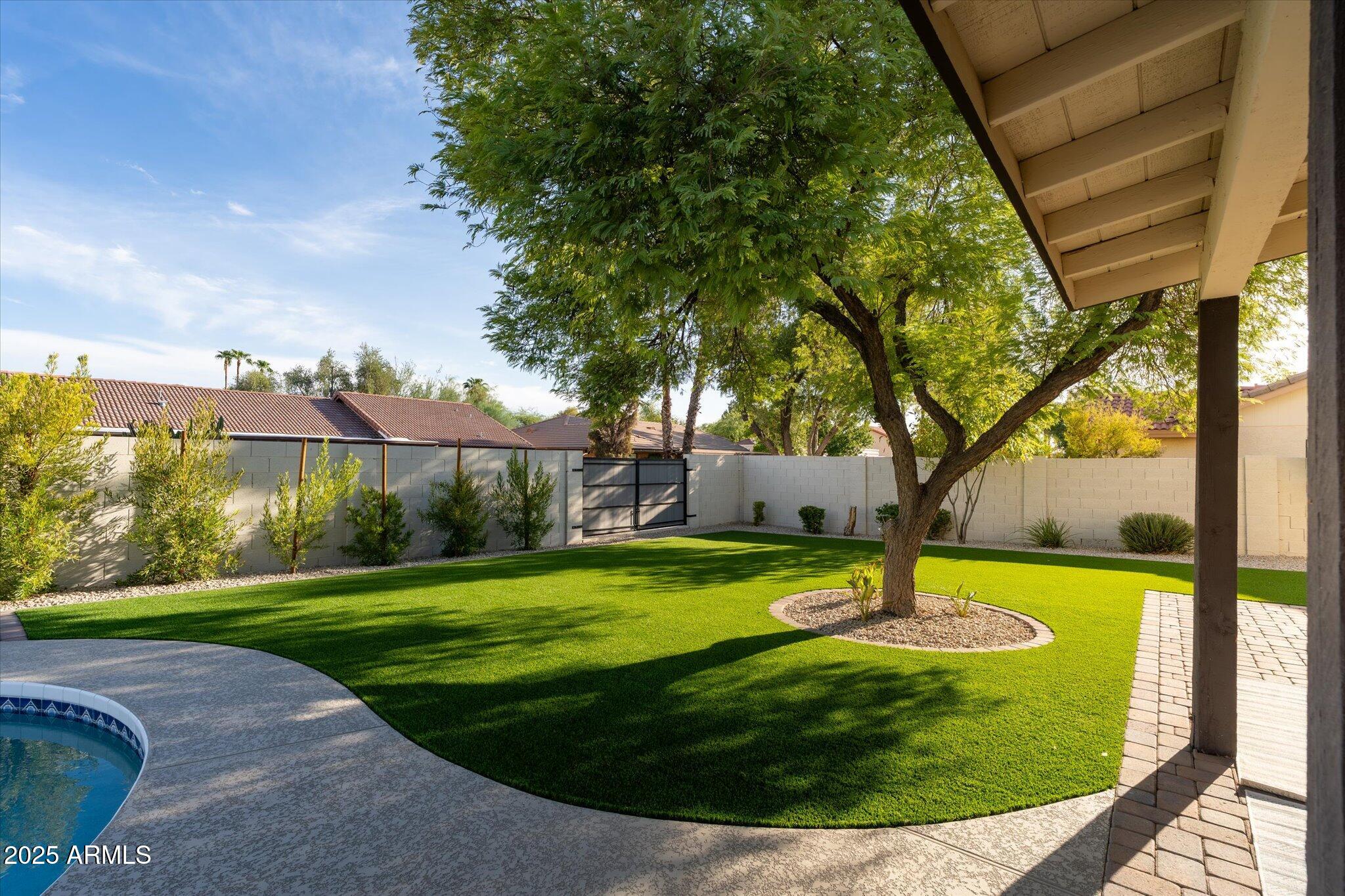 411 W CHILTON Street