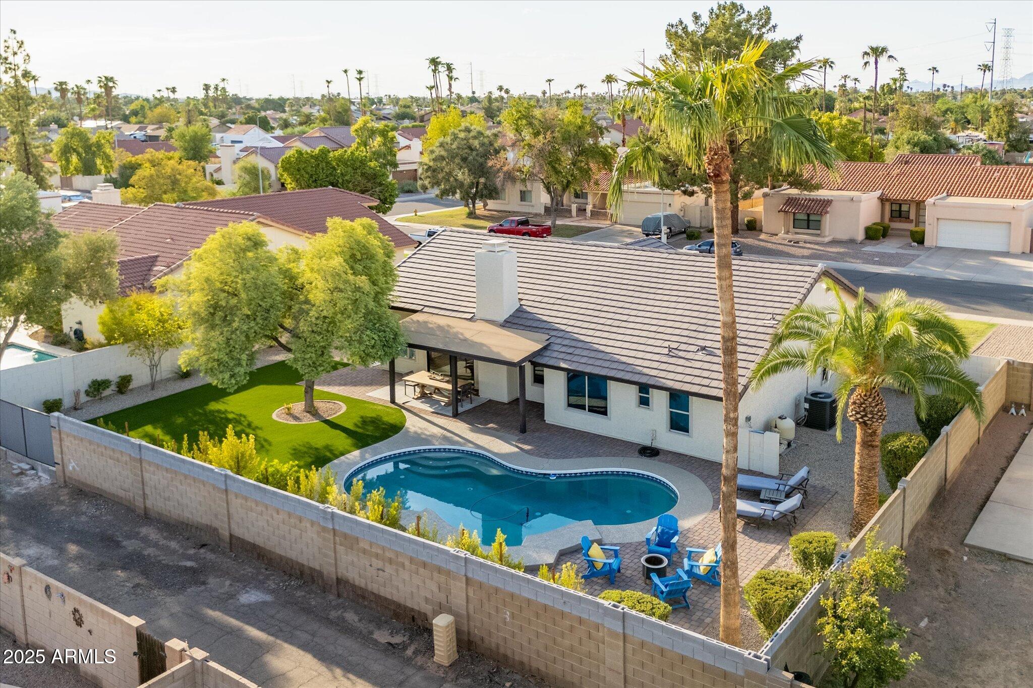 411 W CHILTON Street