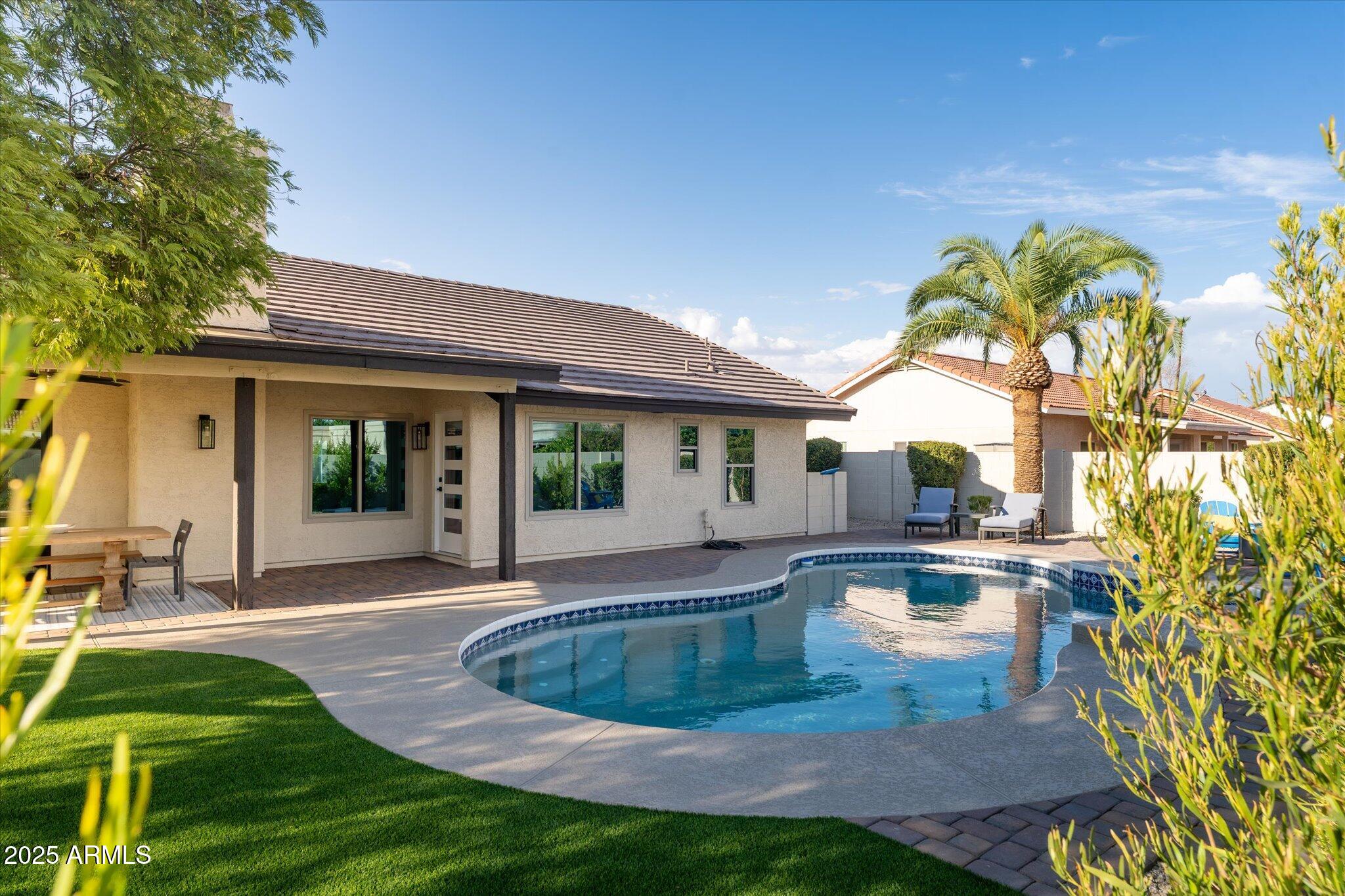 411 W CHILTON Street