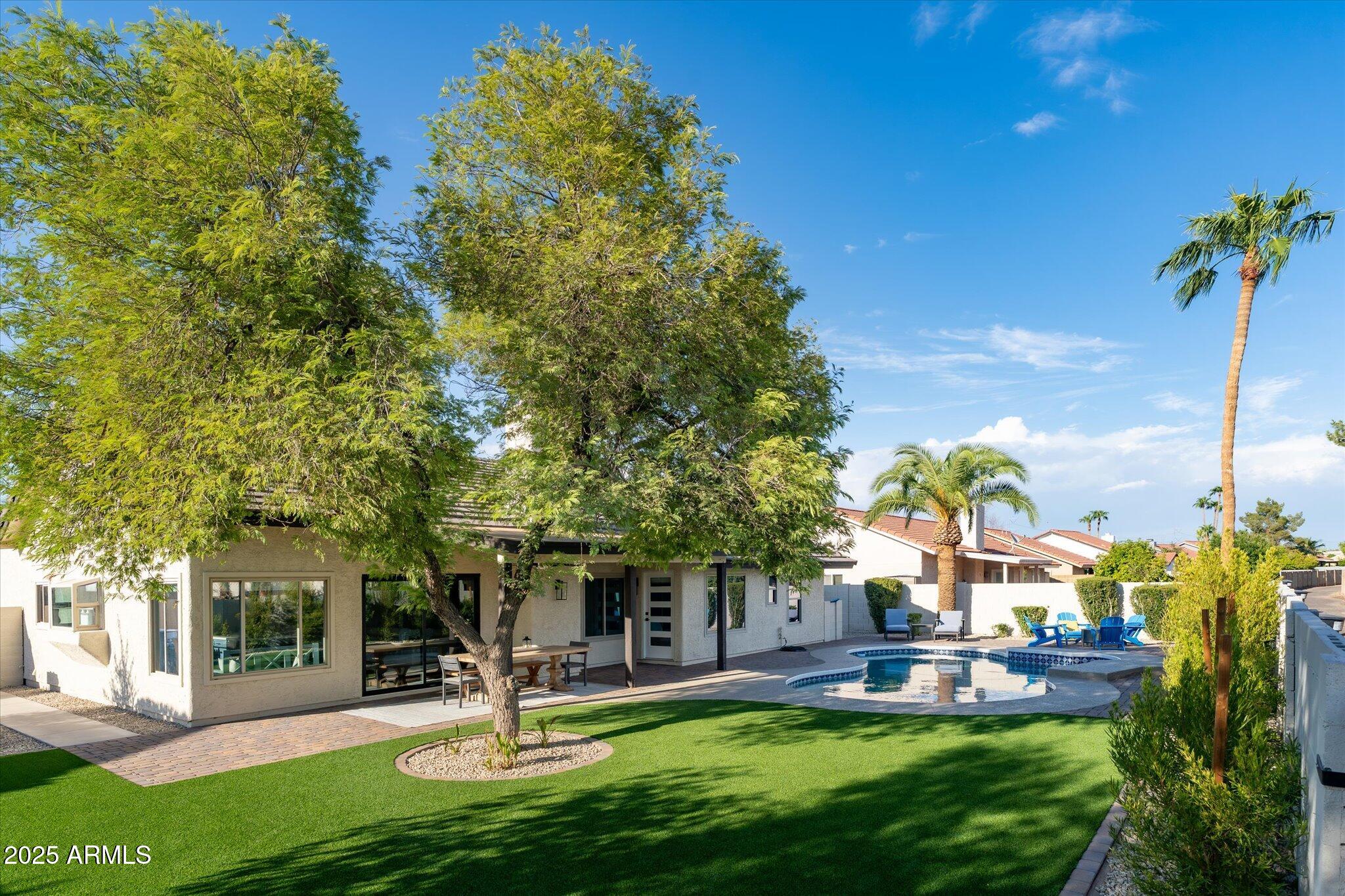 411 W CHILTON Street