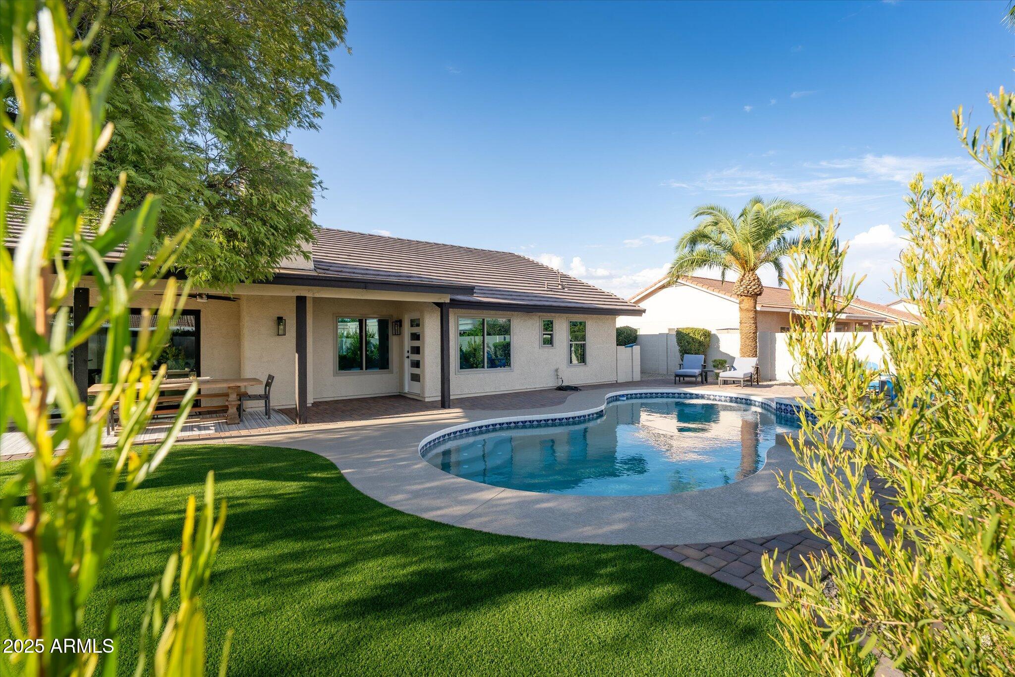 411 W CHILTON Street