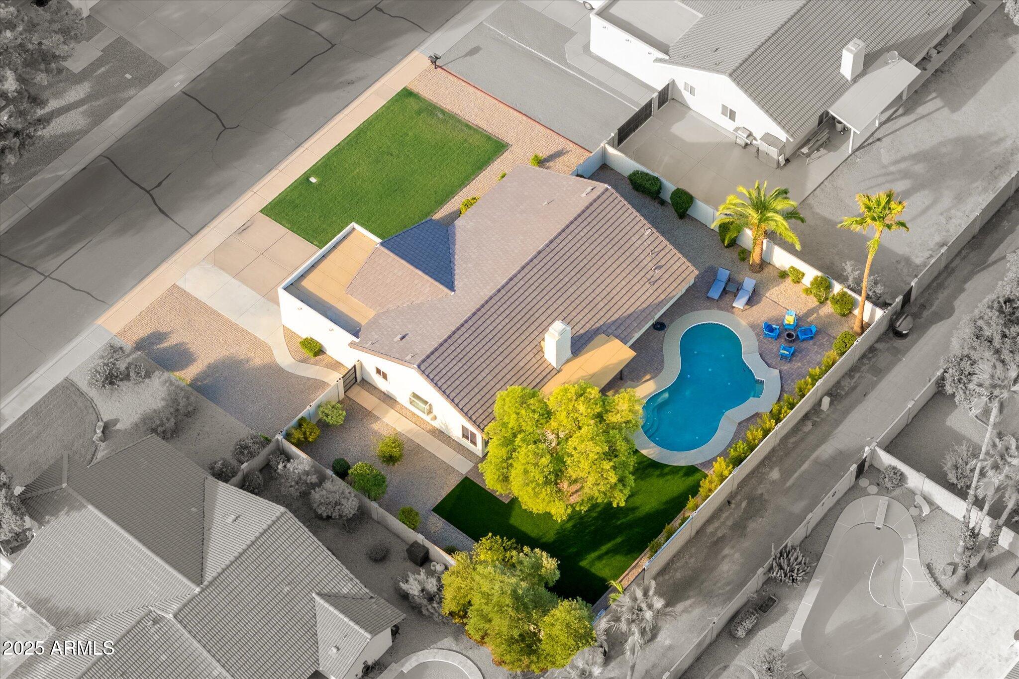 411 W CHILTON Street