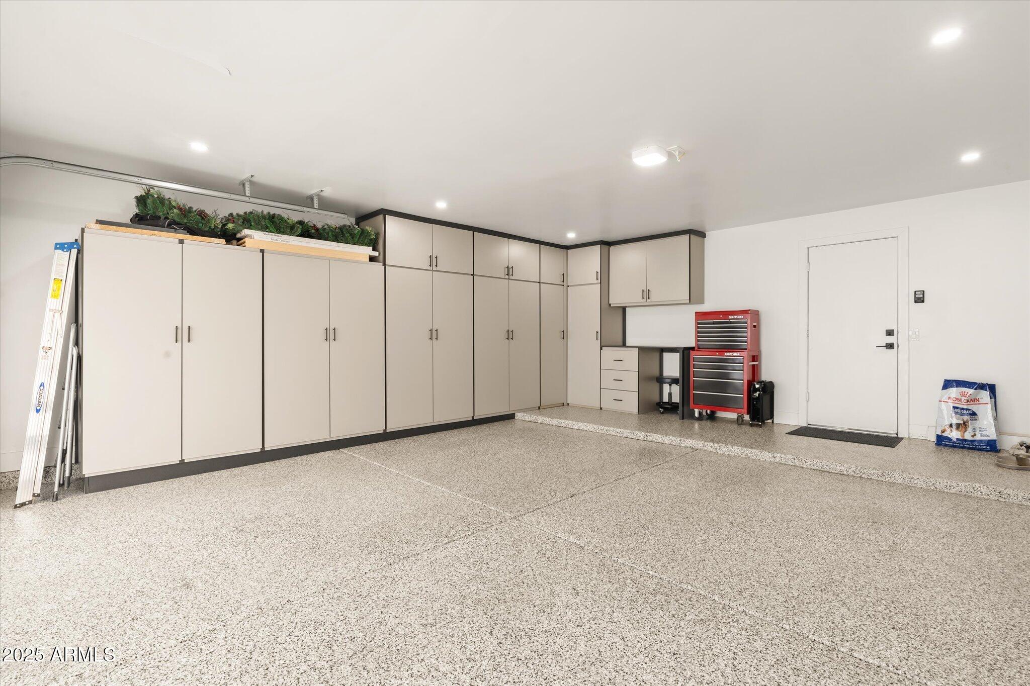 411 W CHILTON Street