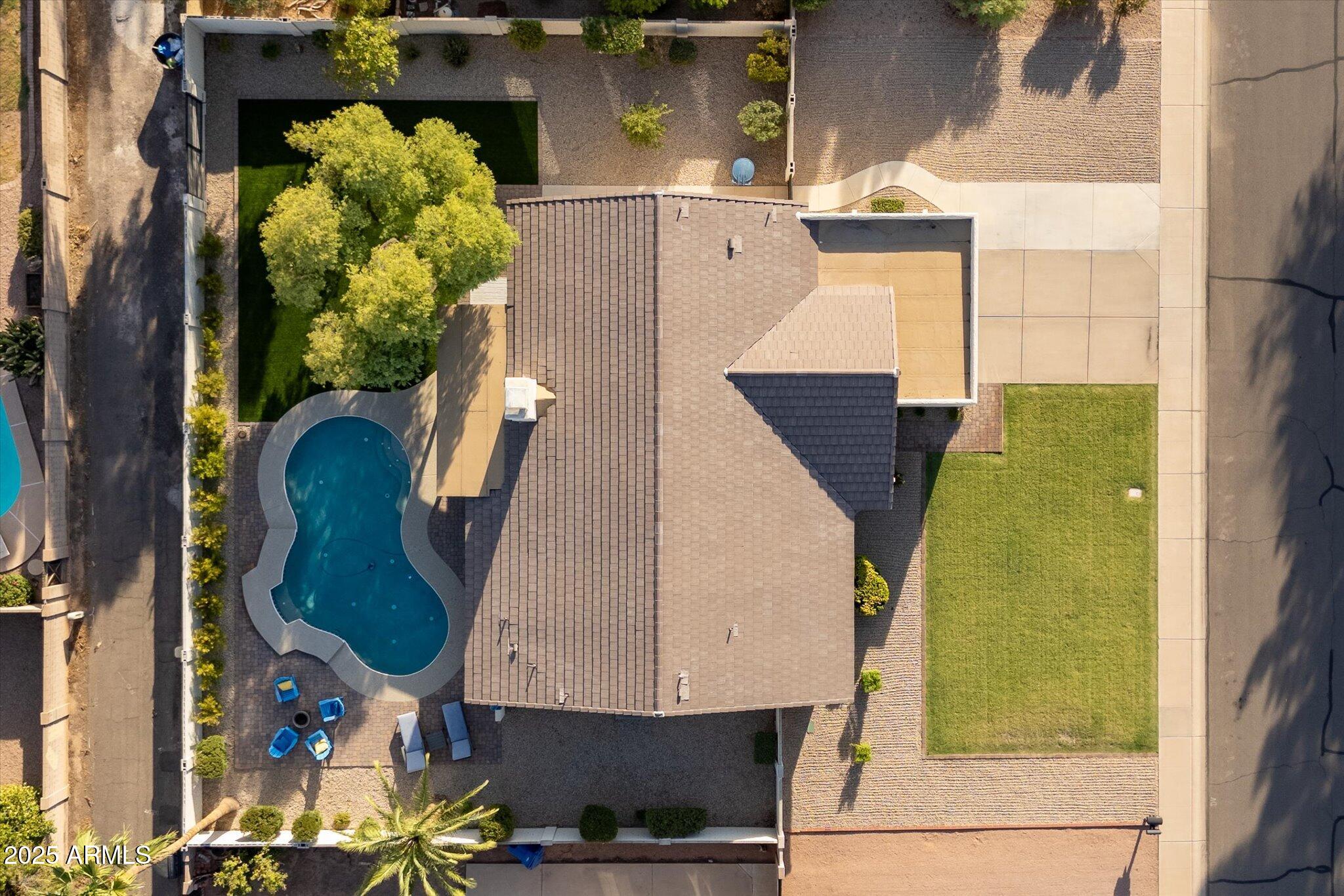 411 W CHILTON Street