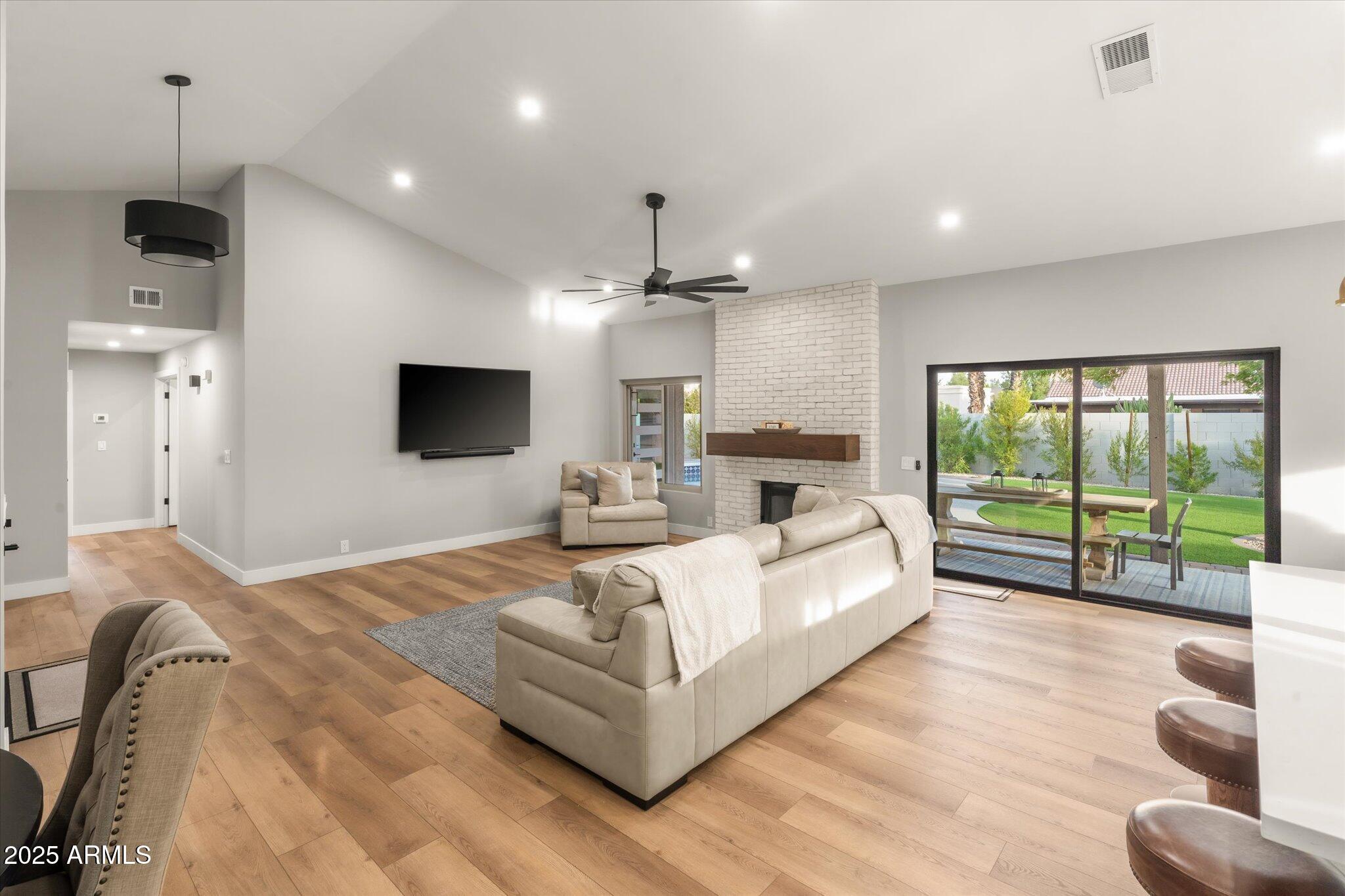 411 W CHILTON Street