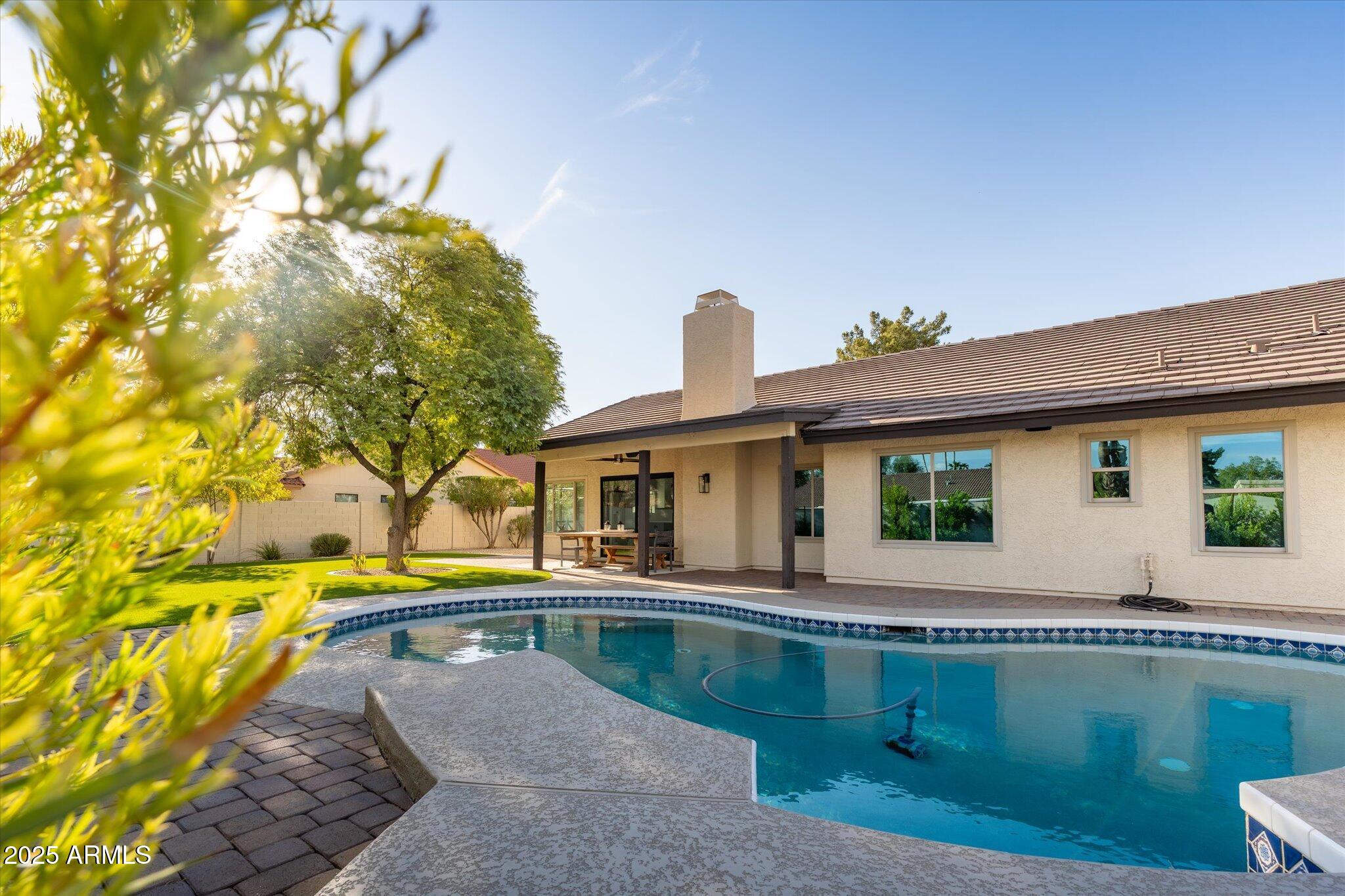 411 W CHILTON Street