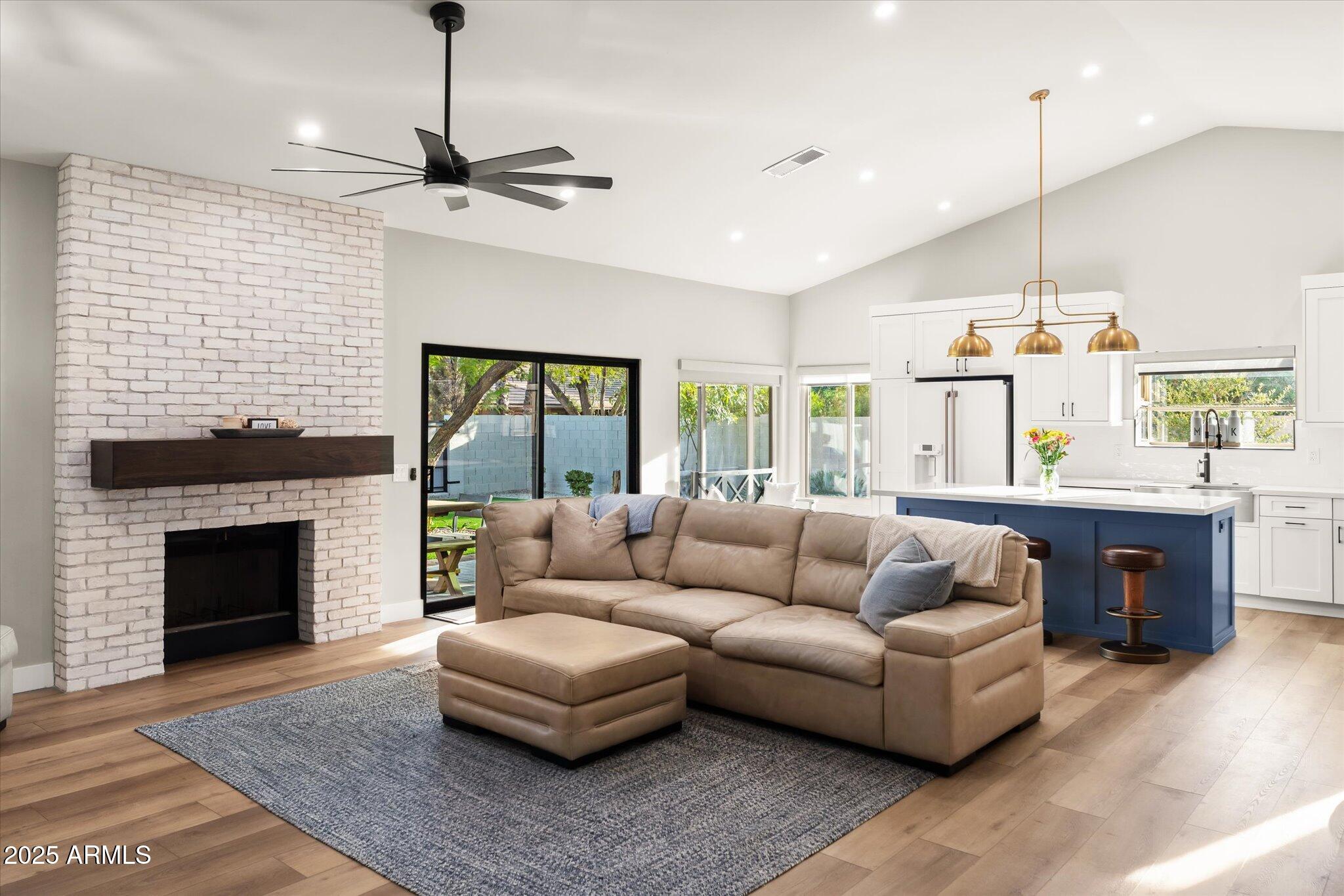 411 W CHILTON Street